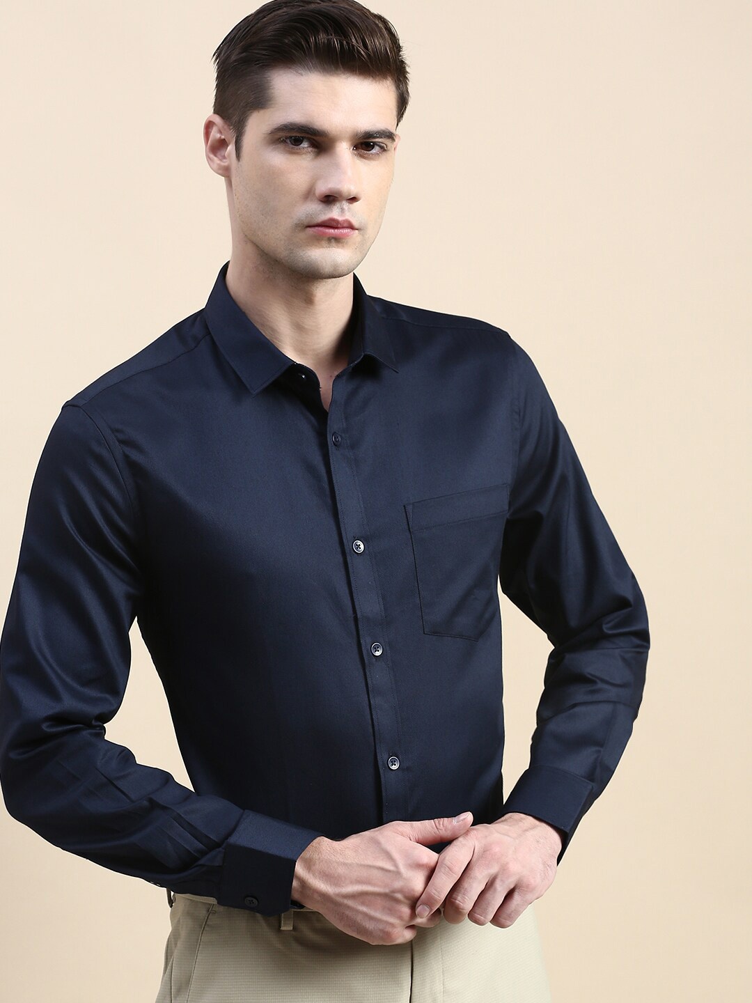 

INVICTUS Standard Spread Collar Slim Fit Cotton Formal Shirt, Navy blue