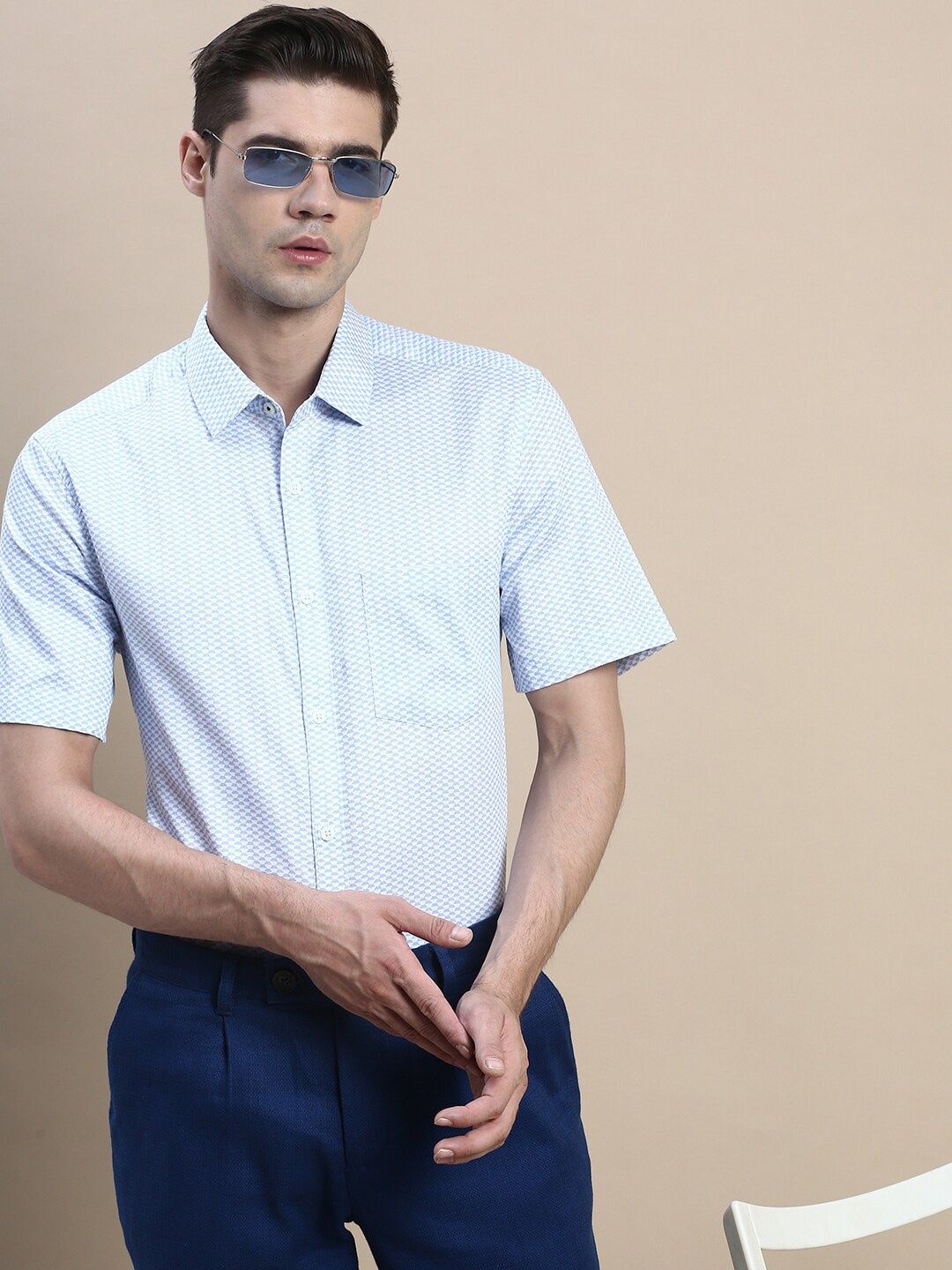 

INVICTUS Standard Geometric Printed Slim Fit Cotton Formal Shirt, Blue