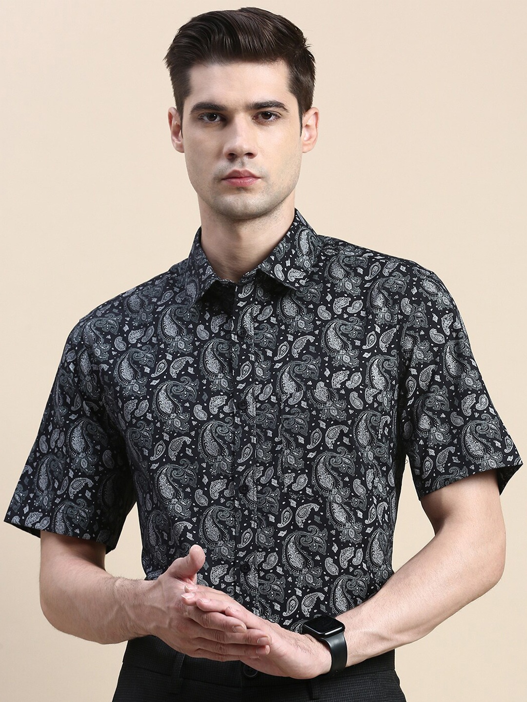 

INVICTUS Standard Slim Fit Paisley Printed Cotton Formal Shirt, Black