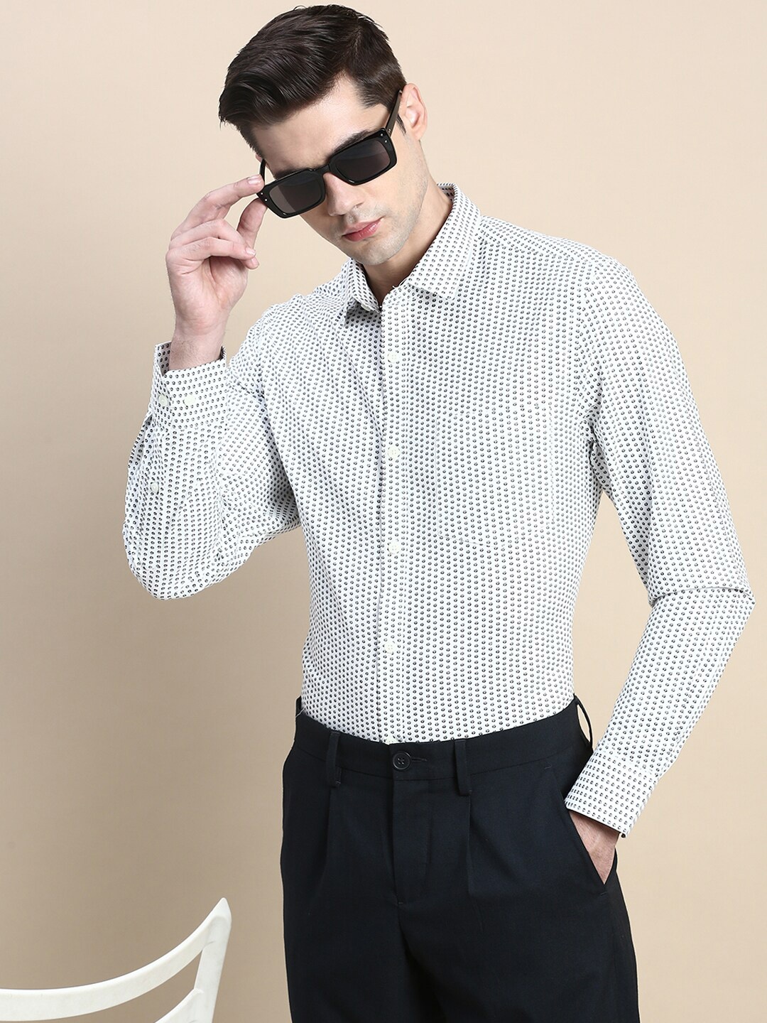 

INVICTUS Standard Slim Fit Micro Ditsy Printed Cotton Formal Shirt, White