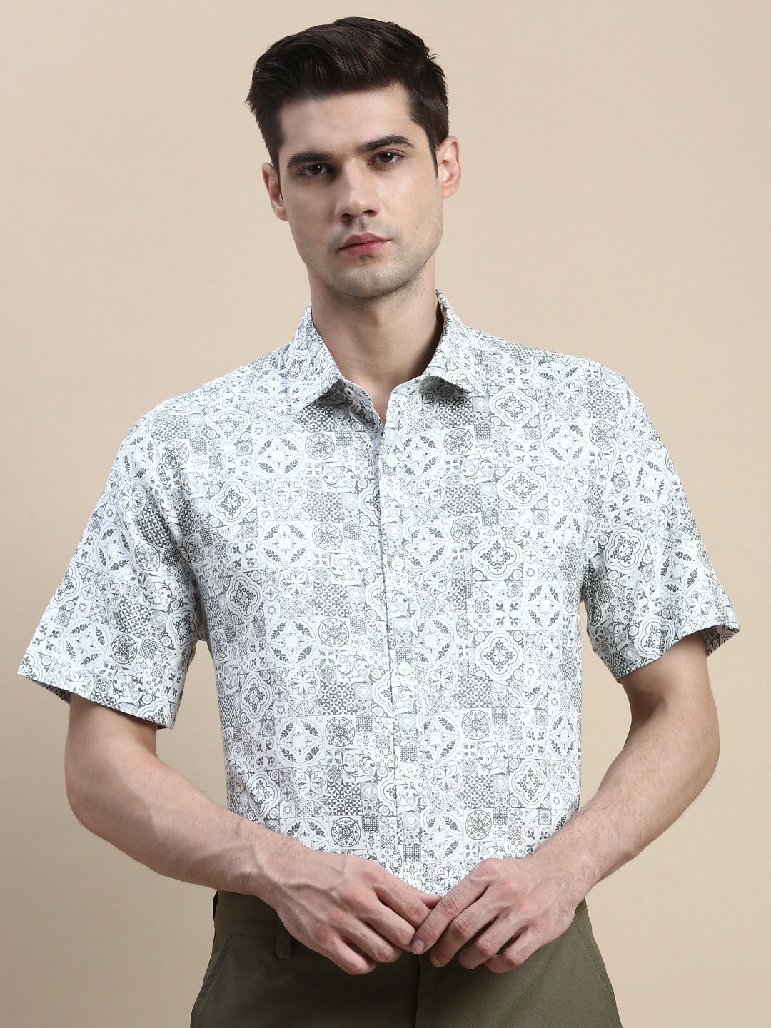 

INVICTUS Standard Ethnic Motifs Printed Formal Cotton Shirt, White