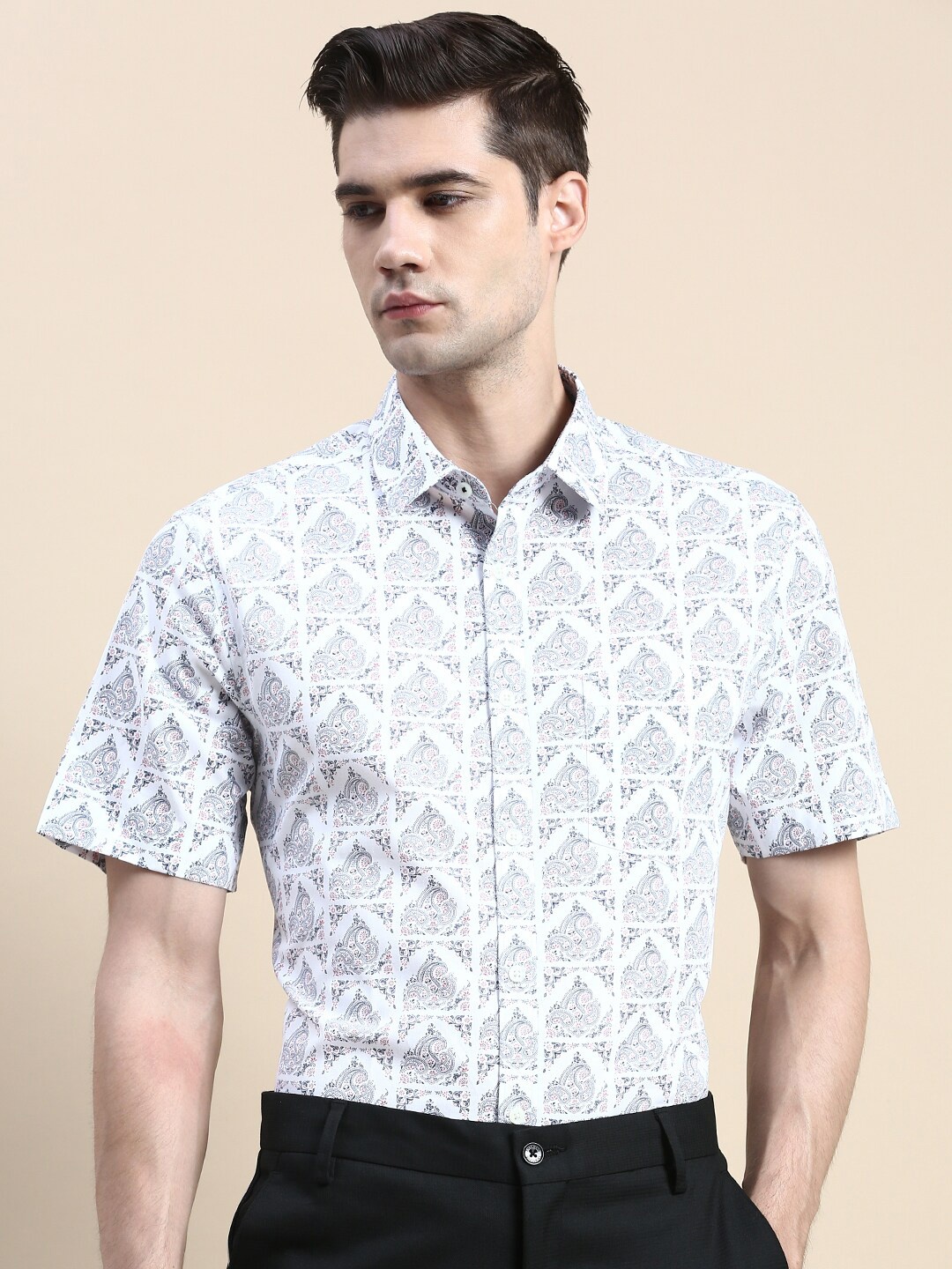 

INVICTUS Standard Ethnic Motifs Printed Formal Cotton Shirt, White