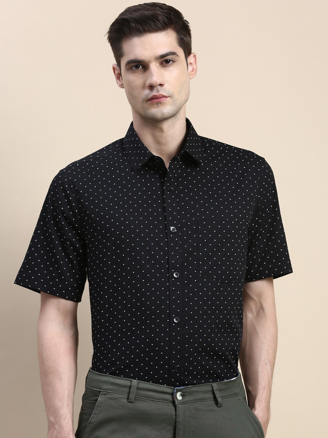 

INVICTUS Standard Micro Ditsy Printed Formal Cotton Shirt, Black