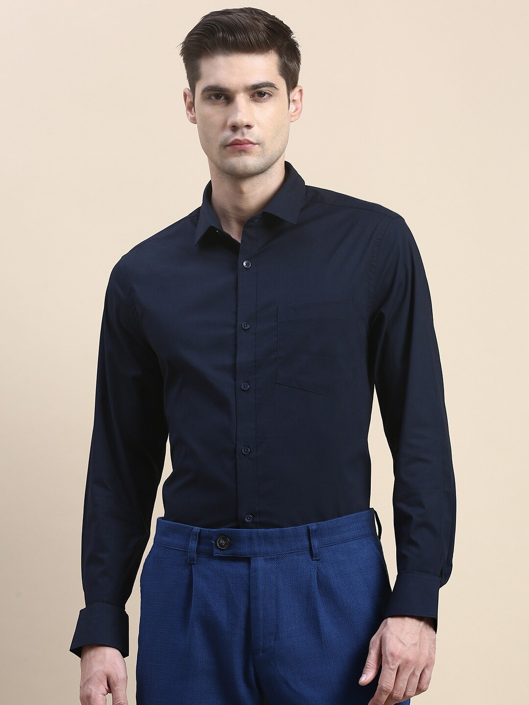 

INVICTUS Standard Slim Fit Cotton Formal Shirt, Navy blue