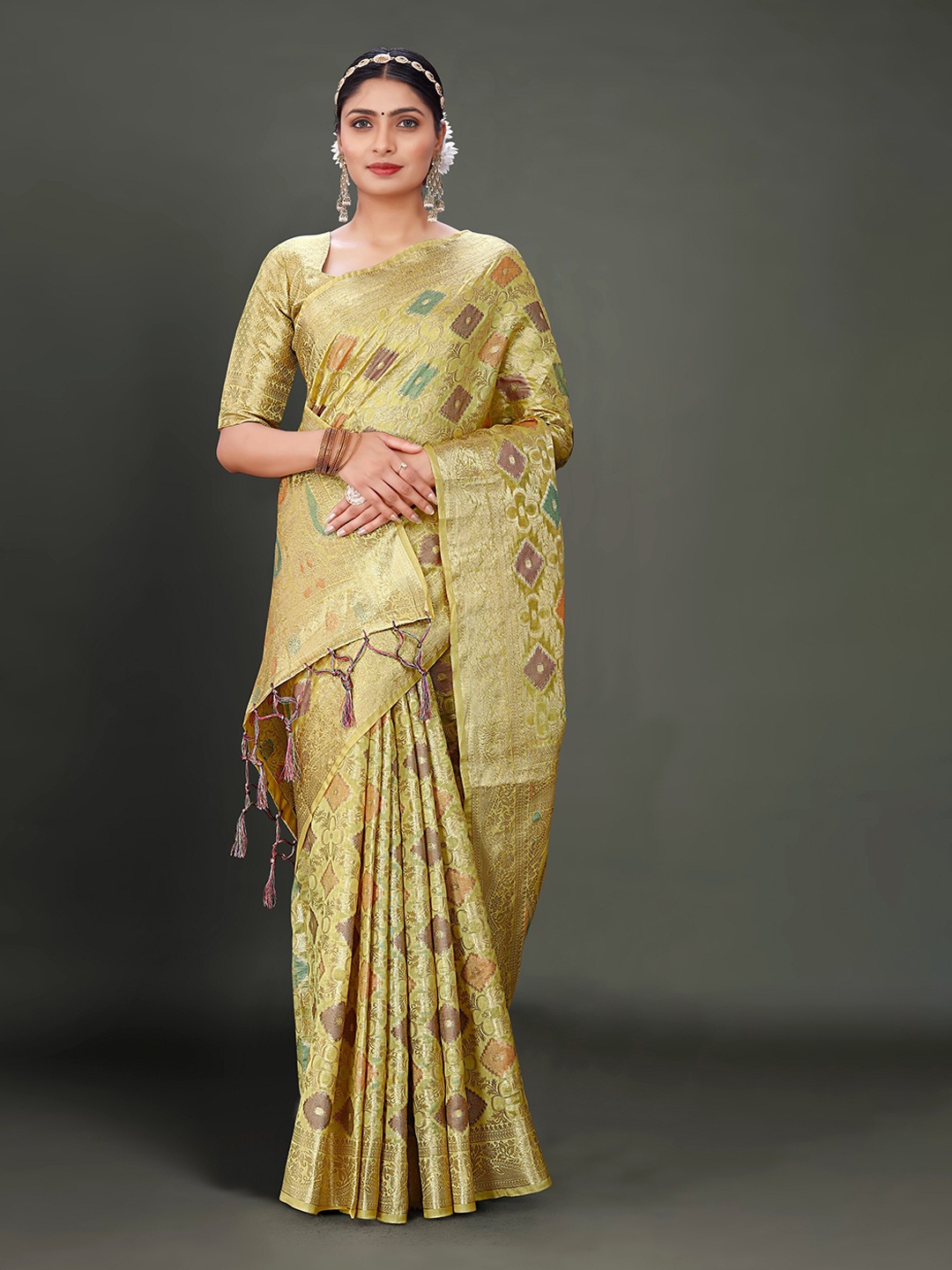 

Mitera Olive Ethnic Motifs Woven Design Zari Organza Kanjeevaram Saree