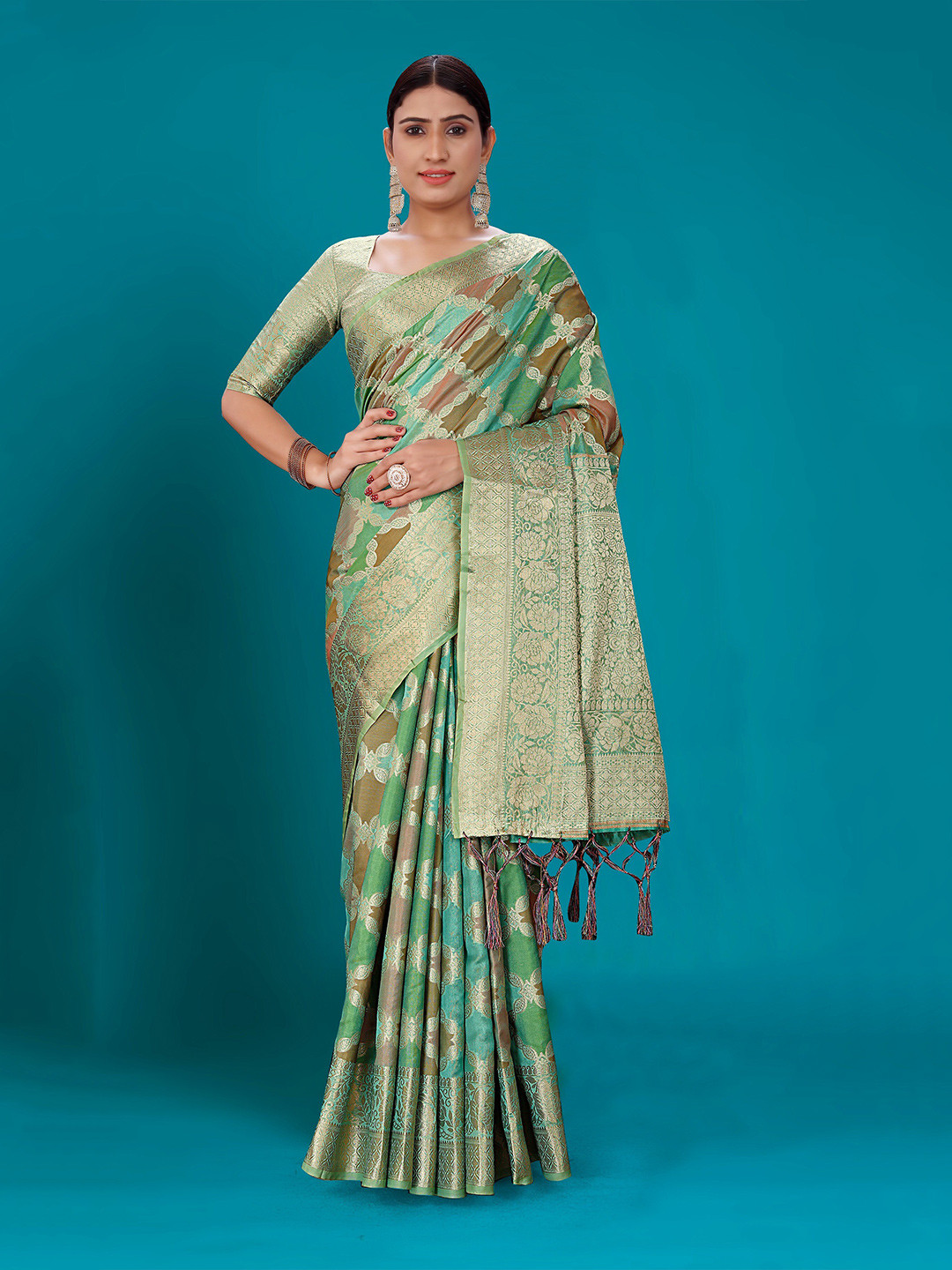 

Mitera Sea Green & Gold-Toned Ethnic Motifs Woven Design Zari Organza Kanjeevaram Saree