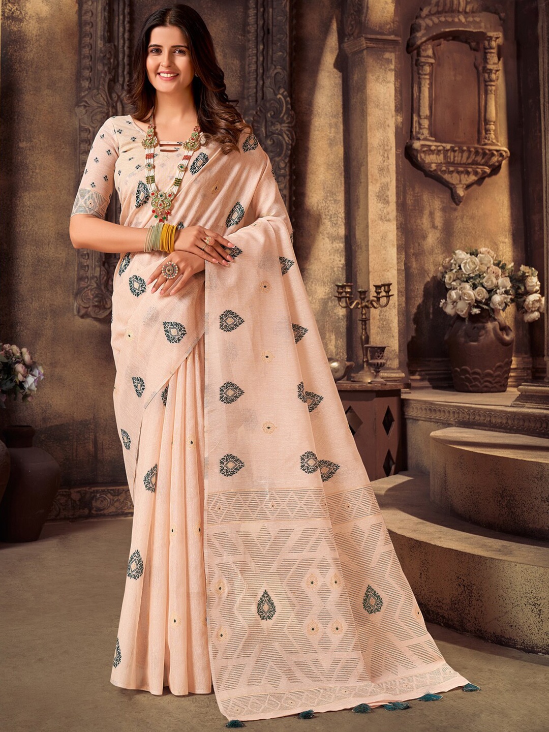 

Mitera Ethnic Motifs Woven Design Saree, Cream