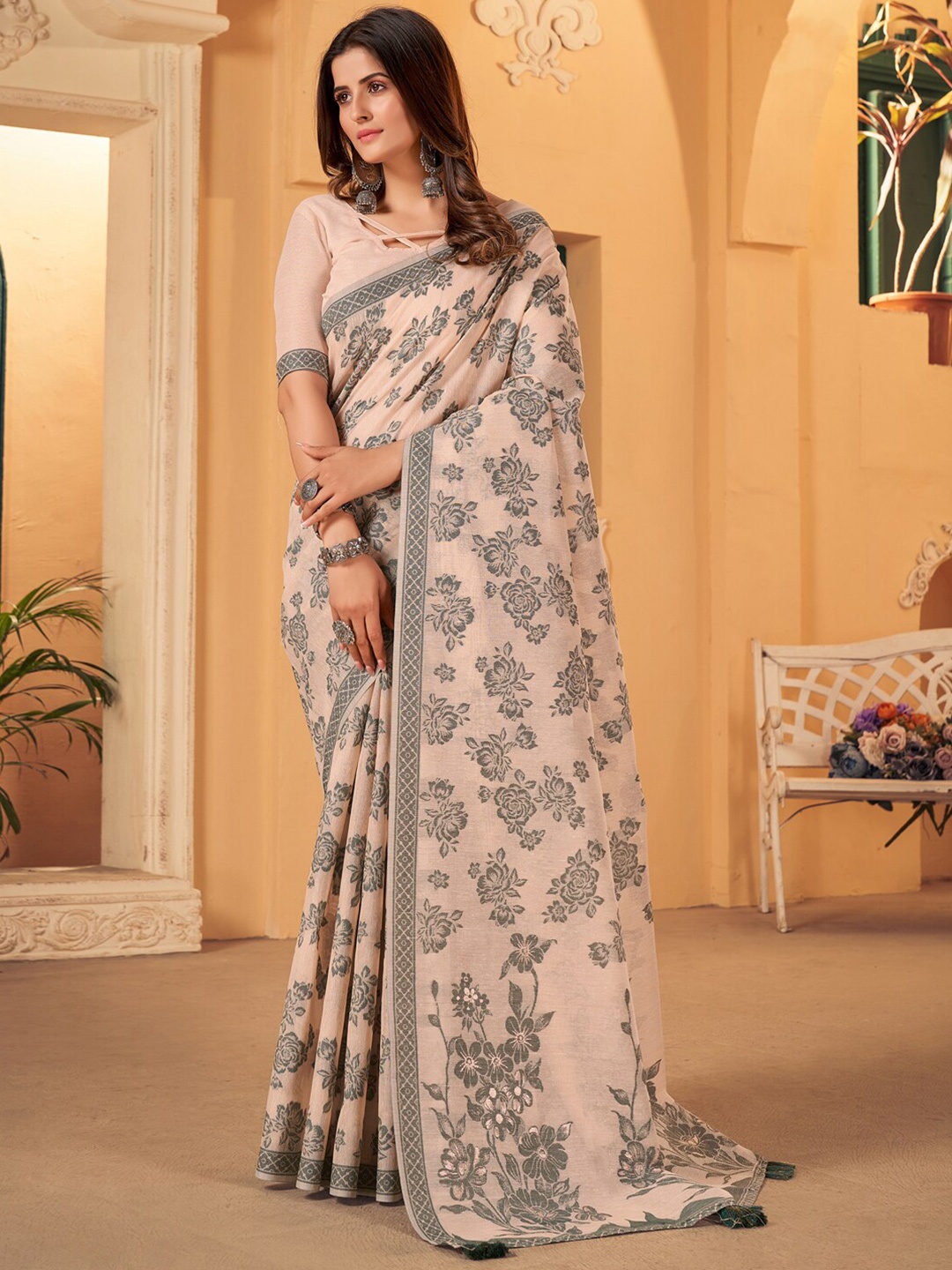 

Mitera Cream & Black Woven Design Banarasi Saree