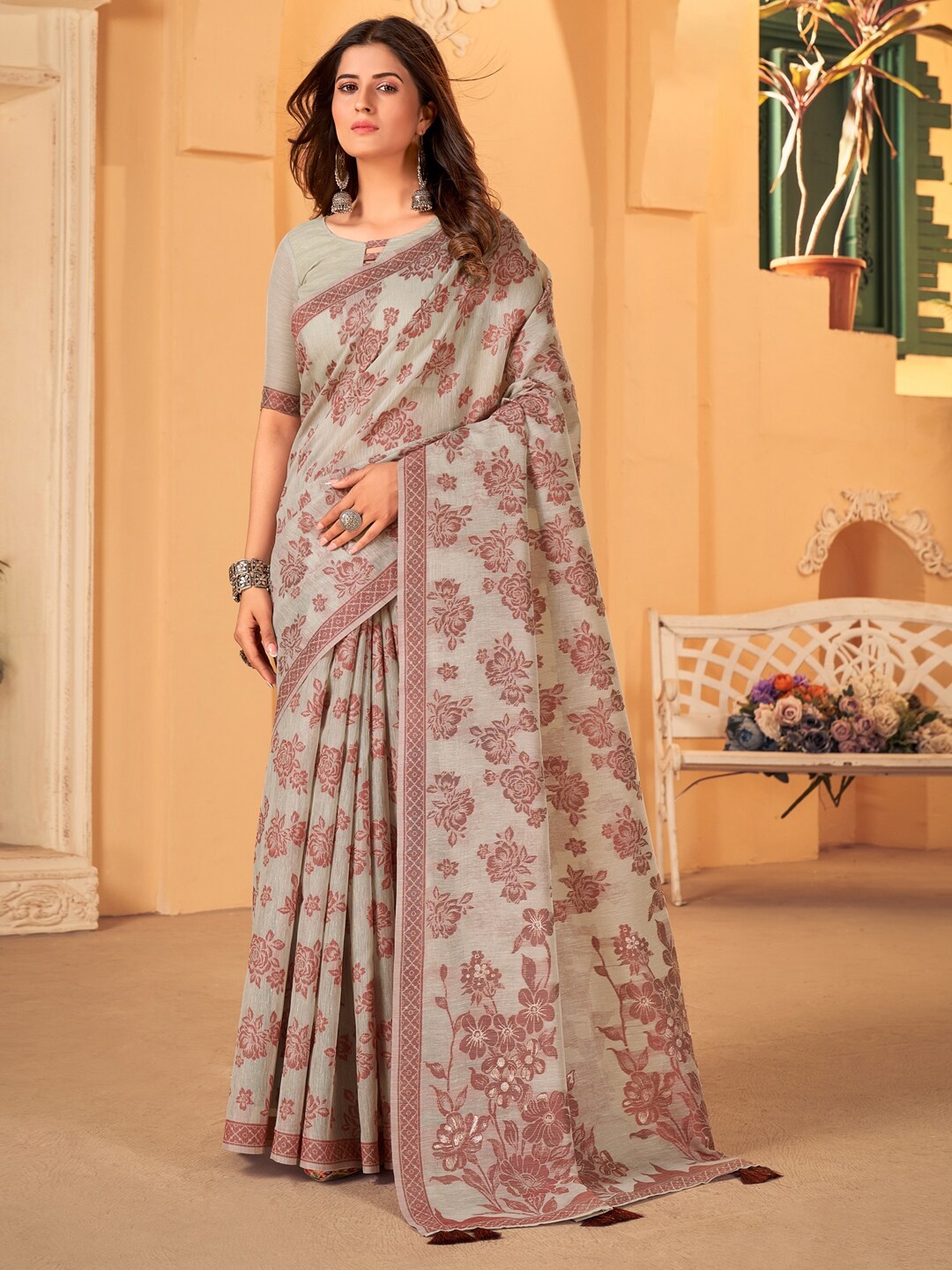 

Mitera Grey & Pink Woven Design Banarasi Saree