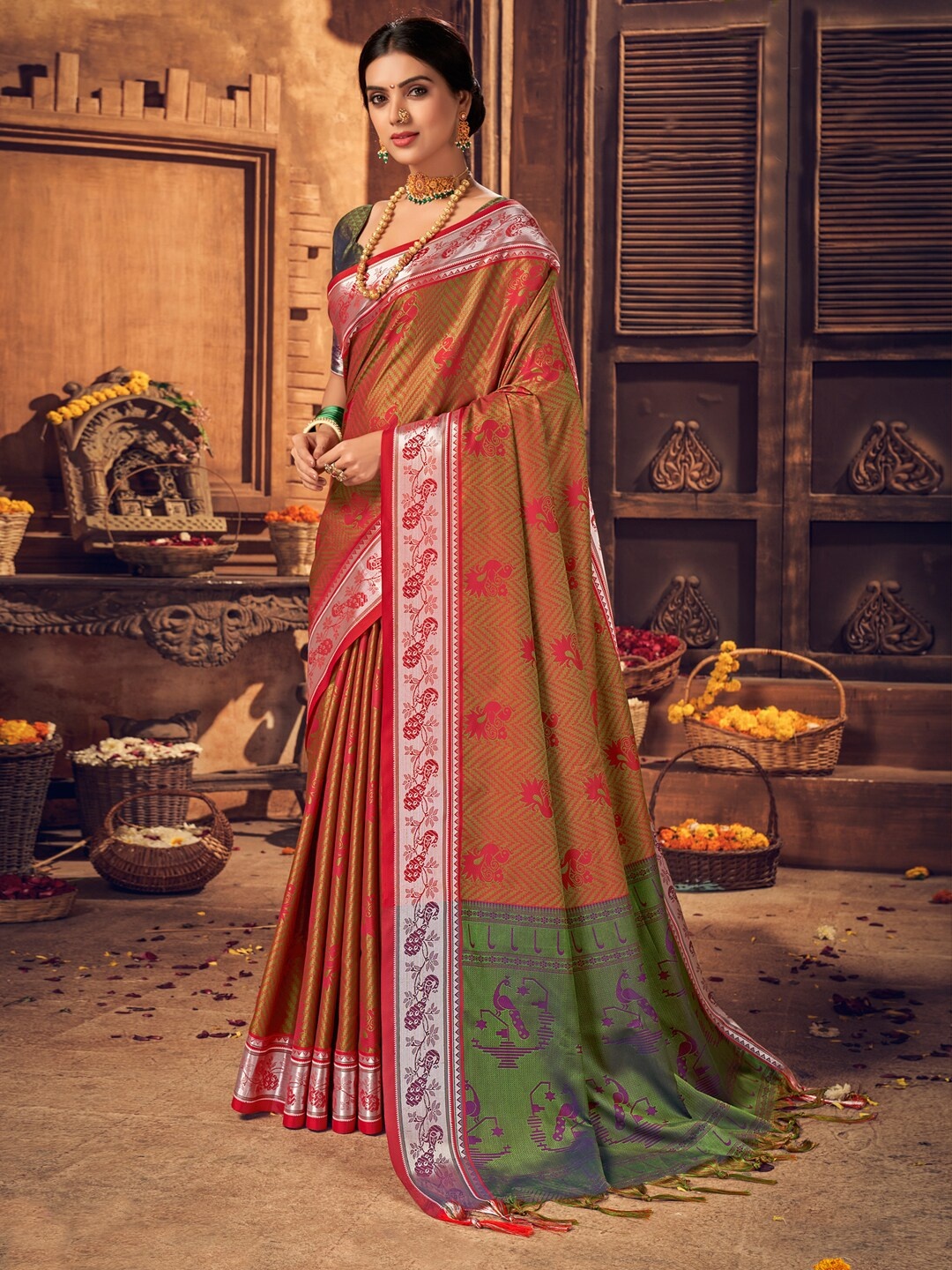 

Mitera Ethnic Motifs Woven Design Zari Kanjeevaram Saree, Maroon