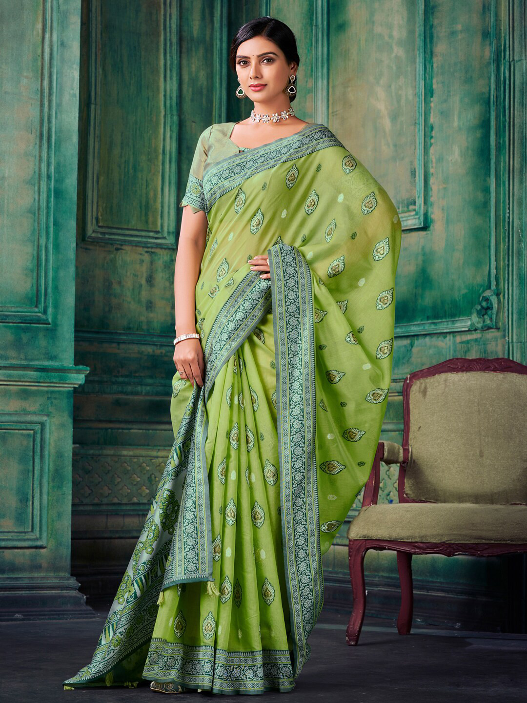 

Mitera Green Ethnic Motifs Woven Design Banarasi Saree