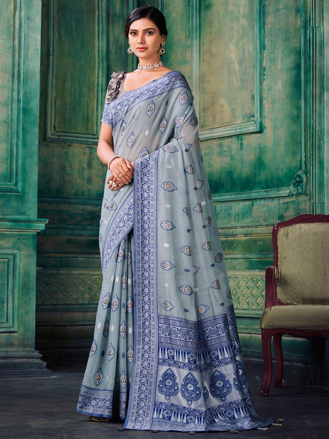 

Mitera Ethnic Motifs Woven Design Zari Banarasi Saree, Grey