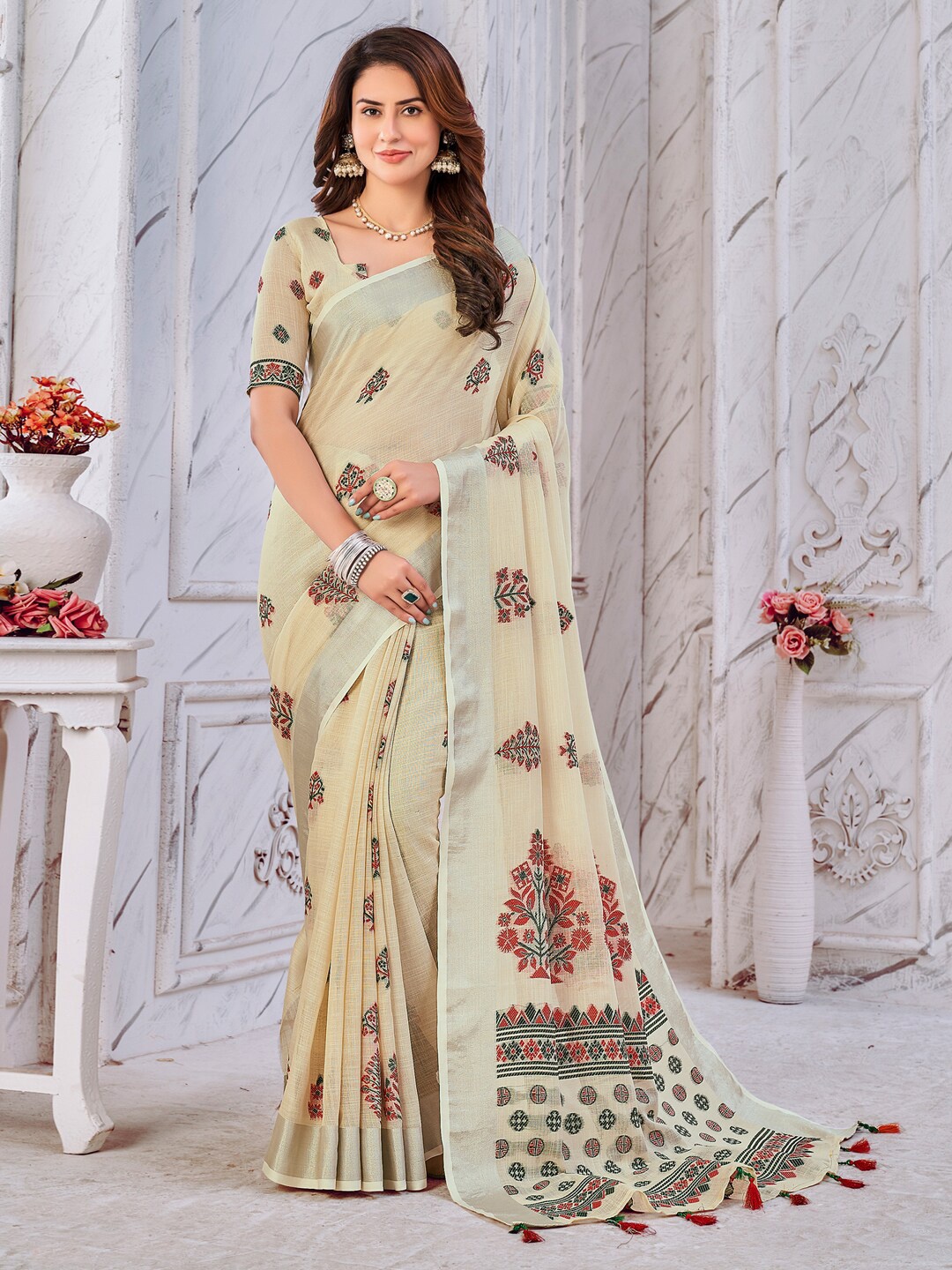 

Mitera Cream & Red Floral Woven Design Banarasi Saree