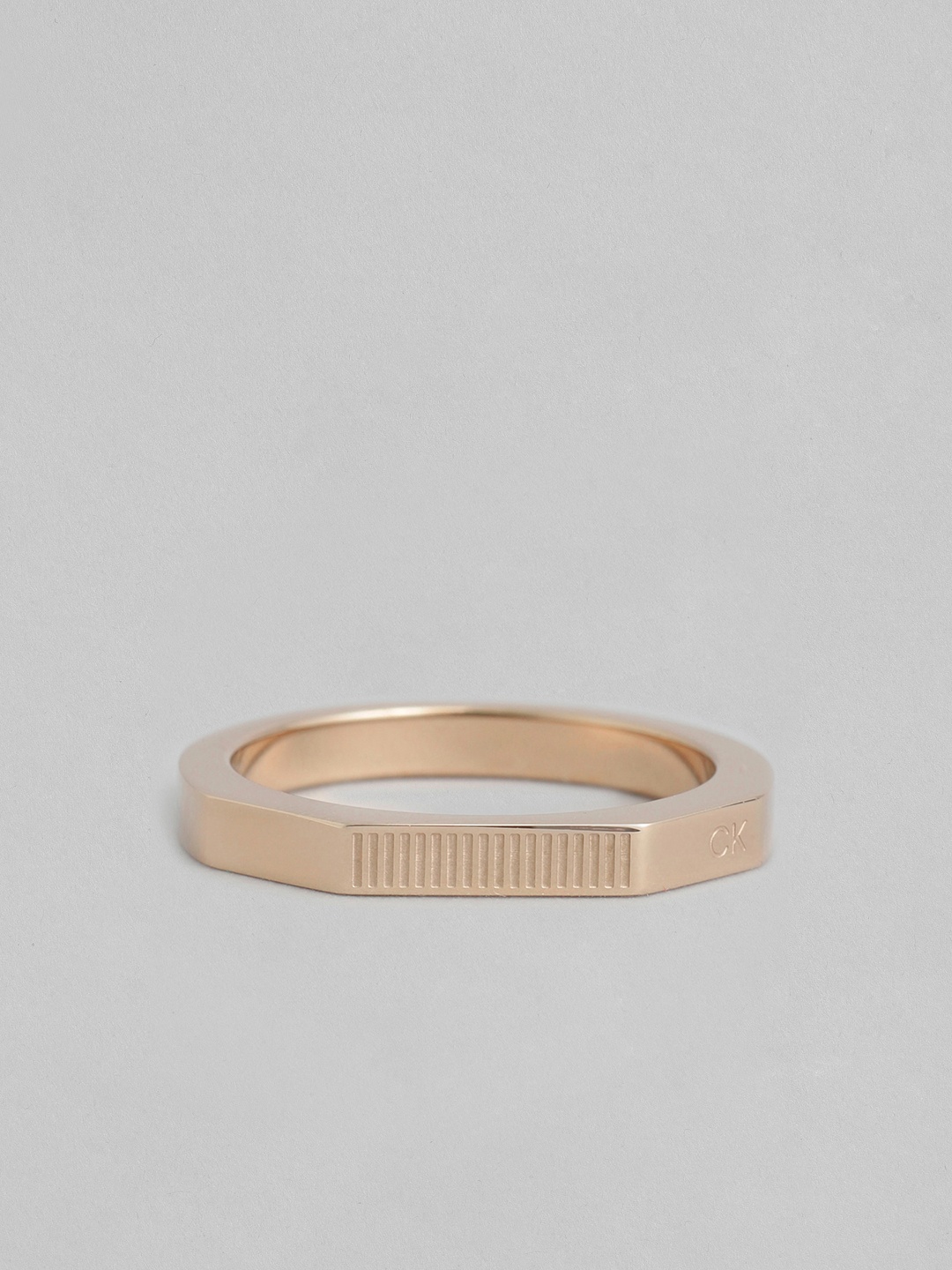 

Calvin Klein Women Faceted Bar Finger Ring, Rose gold