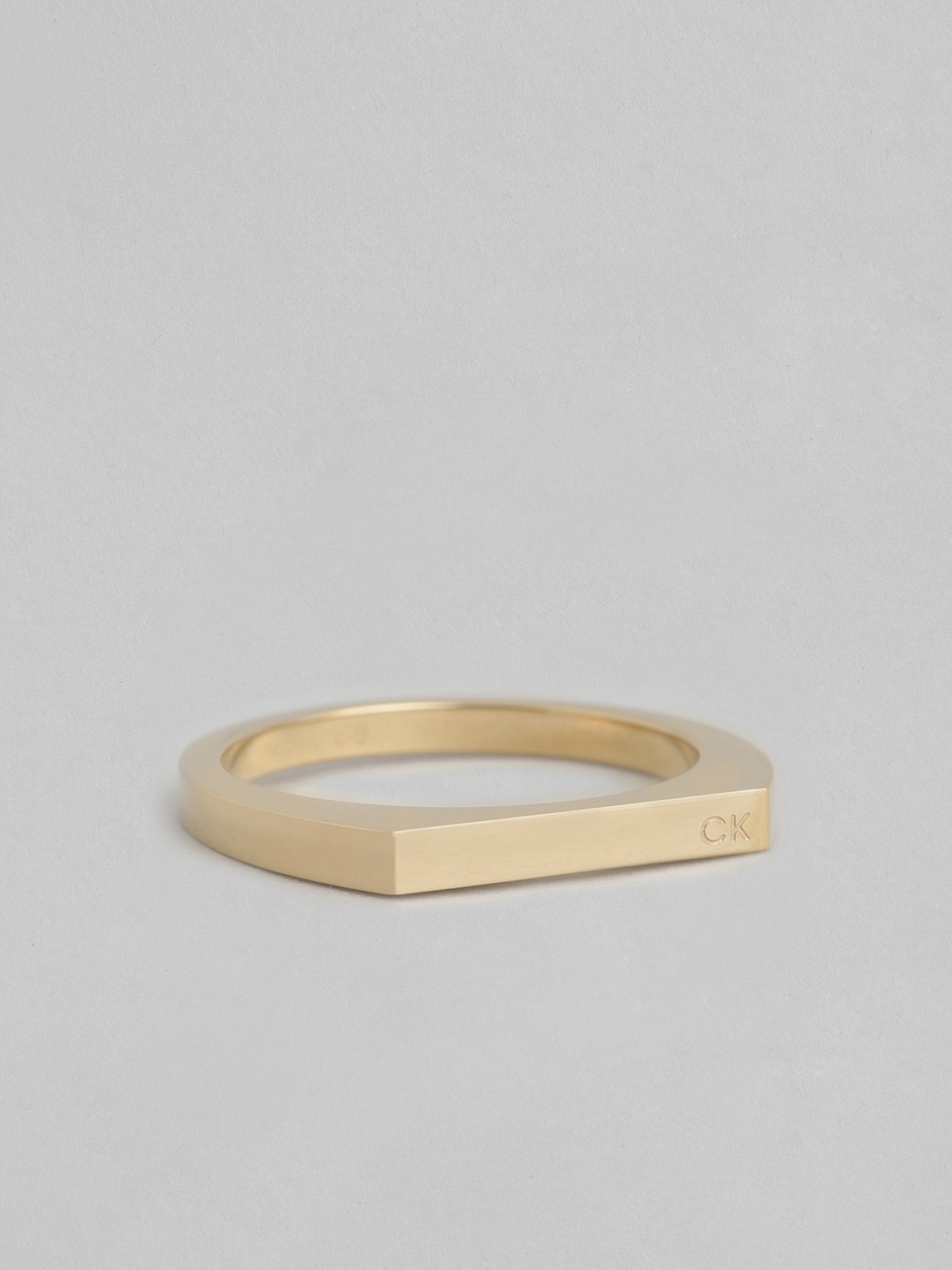 

Calvin Klein Women Faceted Bar Finger Ring, Gold