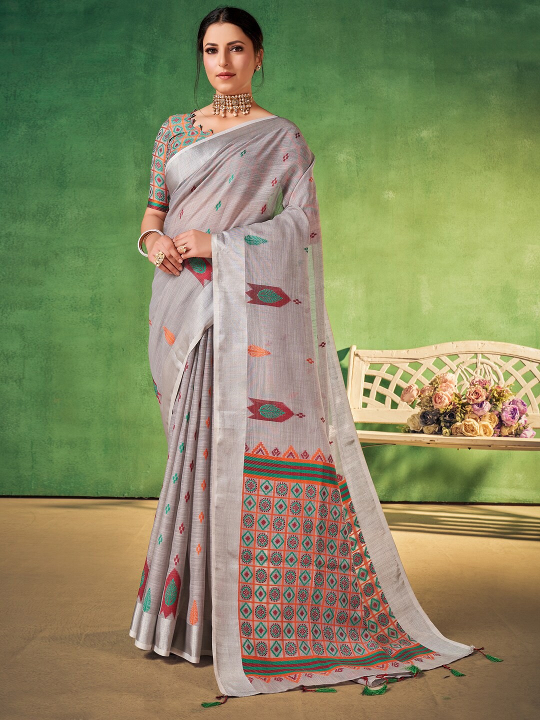 

Mitera Grey & Red Ethnic Motifs Woven Design Banarasi Saree