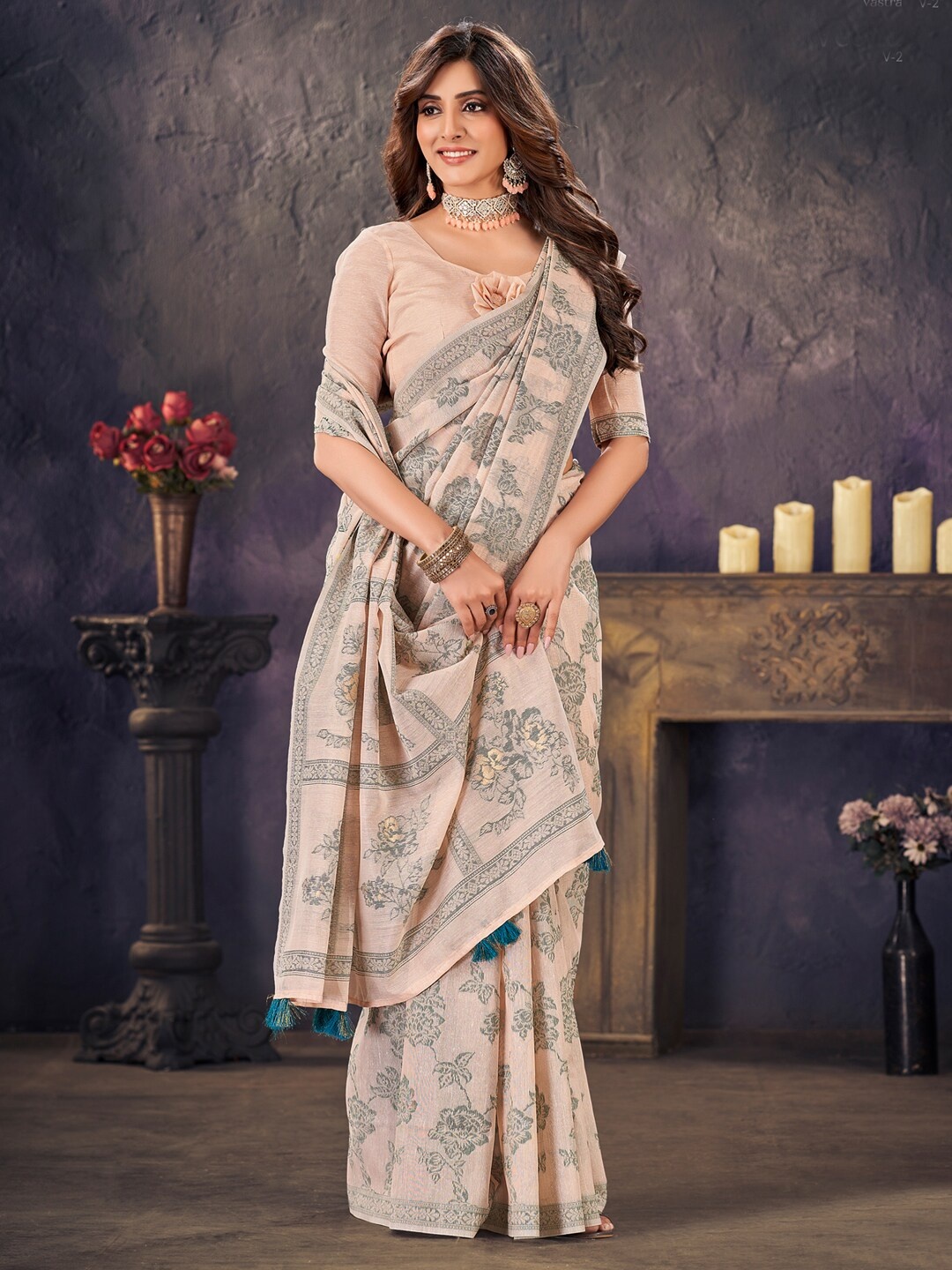 

Mitera Cream-Coloured & Grey Floral Printed Banarasi Saree, Peach
