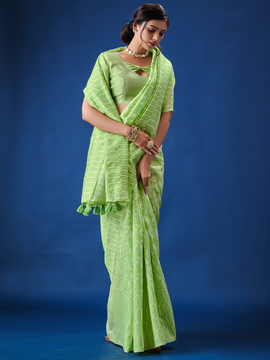 

Mitera Geometric Printed Banarasi Saree, Green