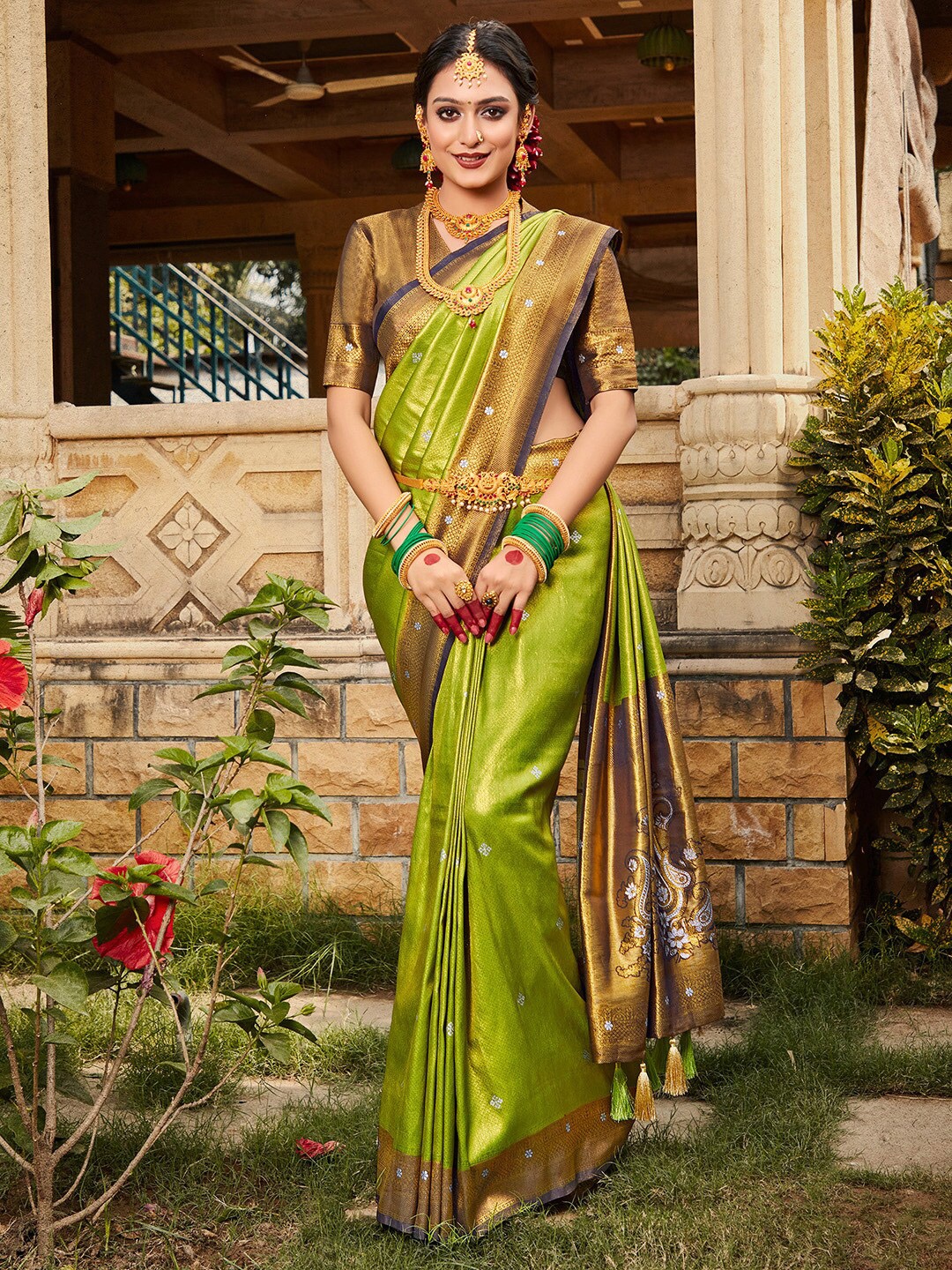 

Saree mall Ethnic Motifs Woven Design Zari Silk Blend Kanjeevaram Sarees, Green