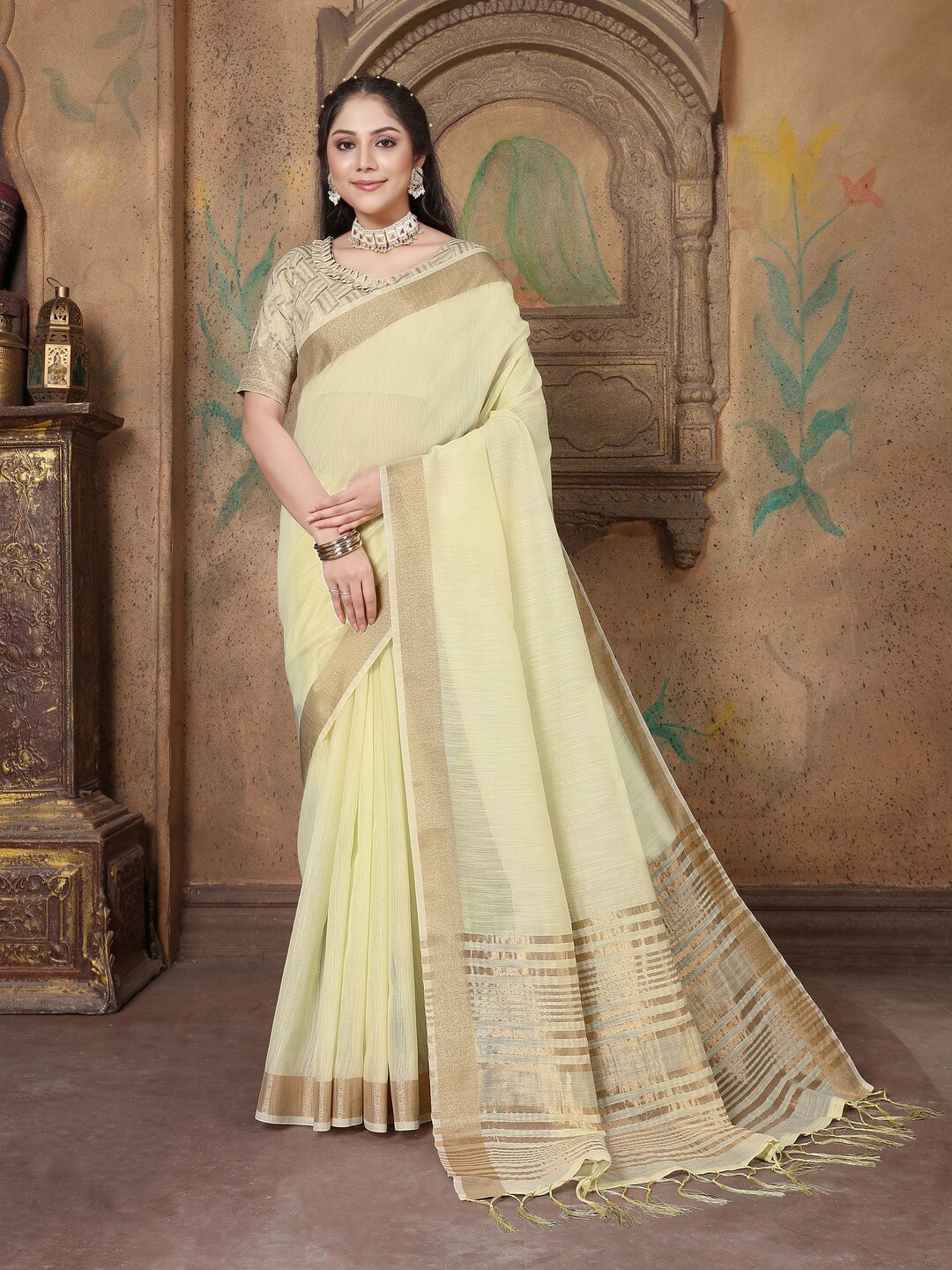 

GAJARAI Zari Pure Linen Saree, Off white