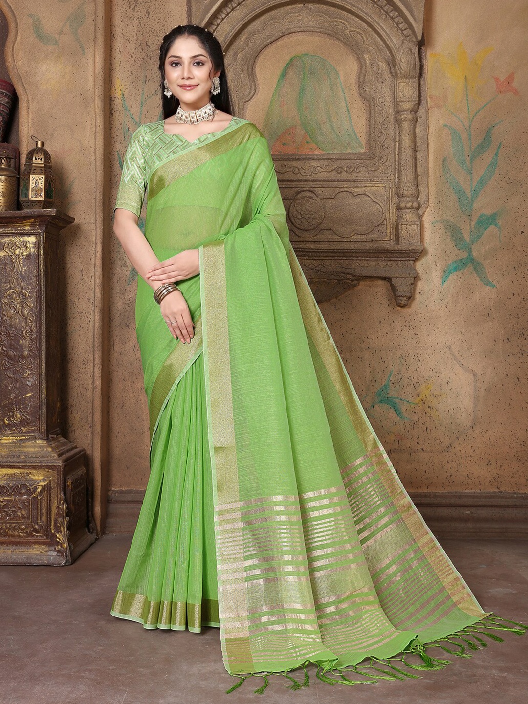 

GAJARAI Zari Pure Linen Saree, Green