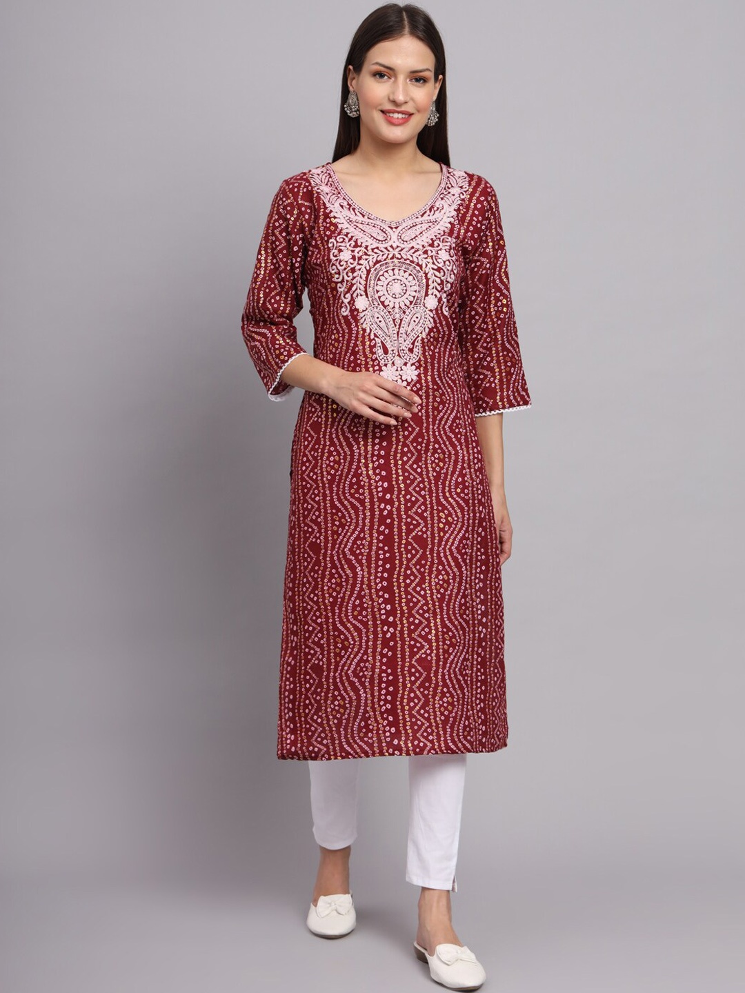 

VAIRAGEE Bandhani Printed Thread Work Straight Kurta, Maroon