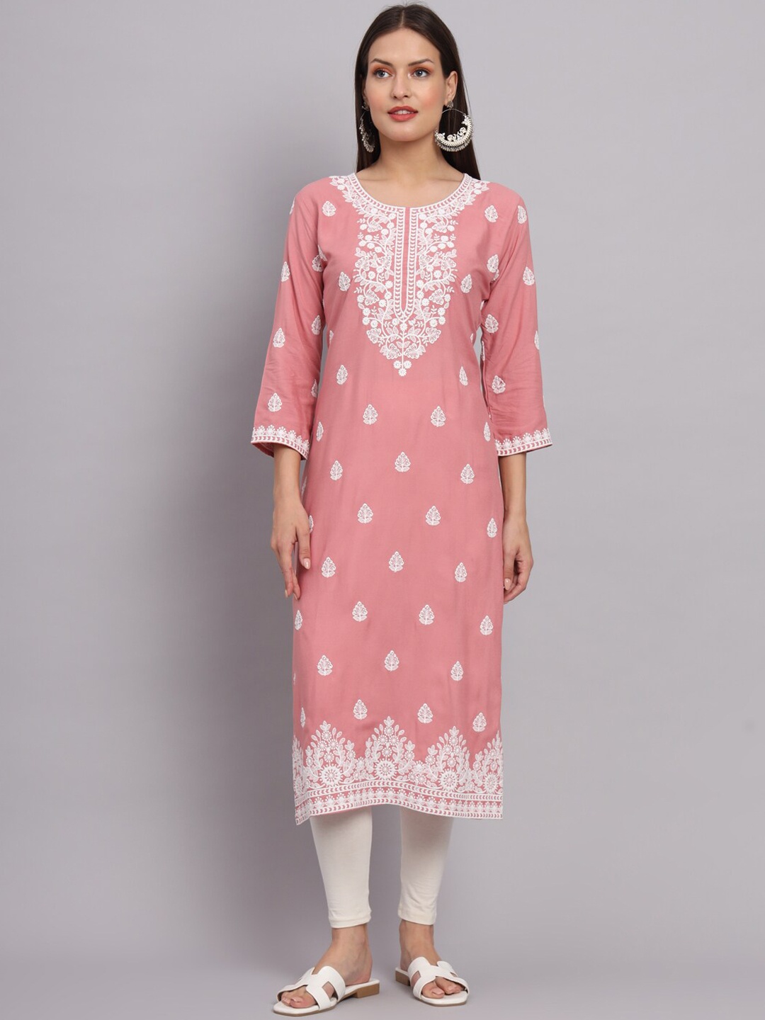 

VAIRAGEE Floral Embroidered Thread Work Straight Kurta, Peach
