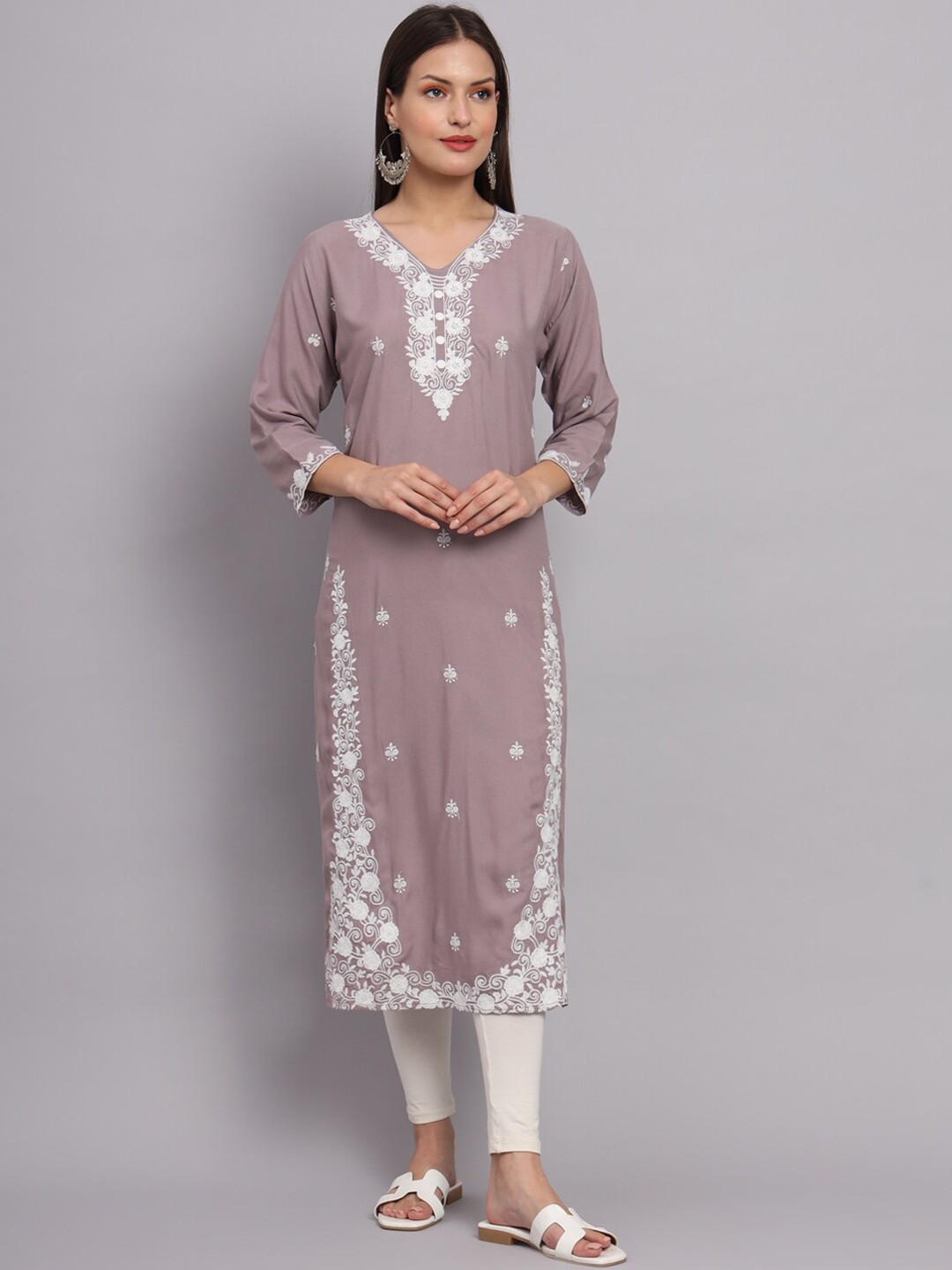 

VAIRAGEE Floral Embroidered Thread Work Straight Kurta, Grey