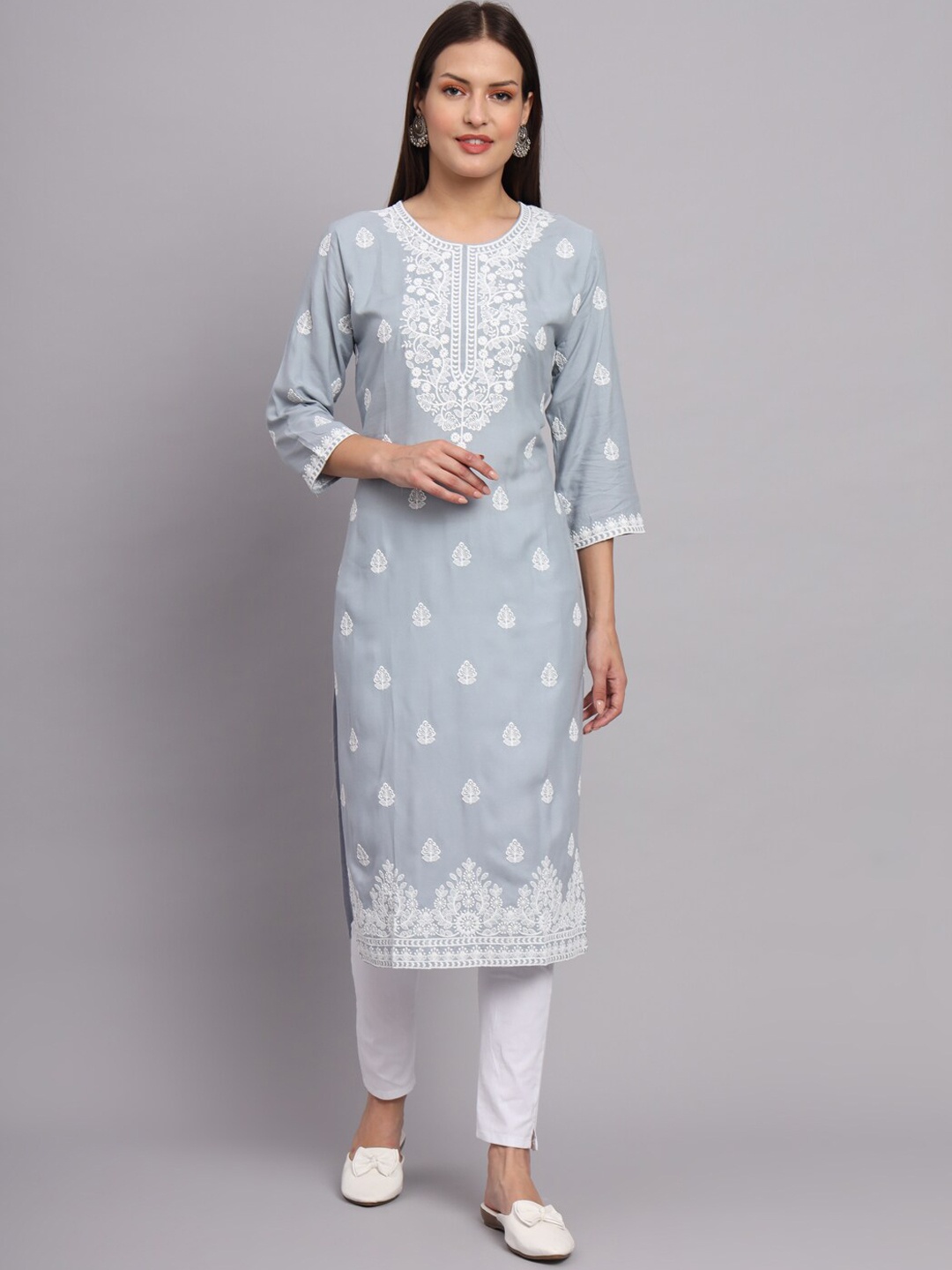 

VAIRAGEE Floral Embroidered Thread Work Straight Kurta, Grey