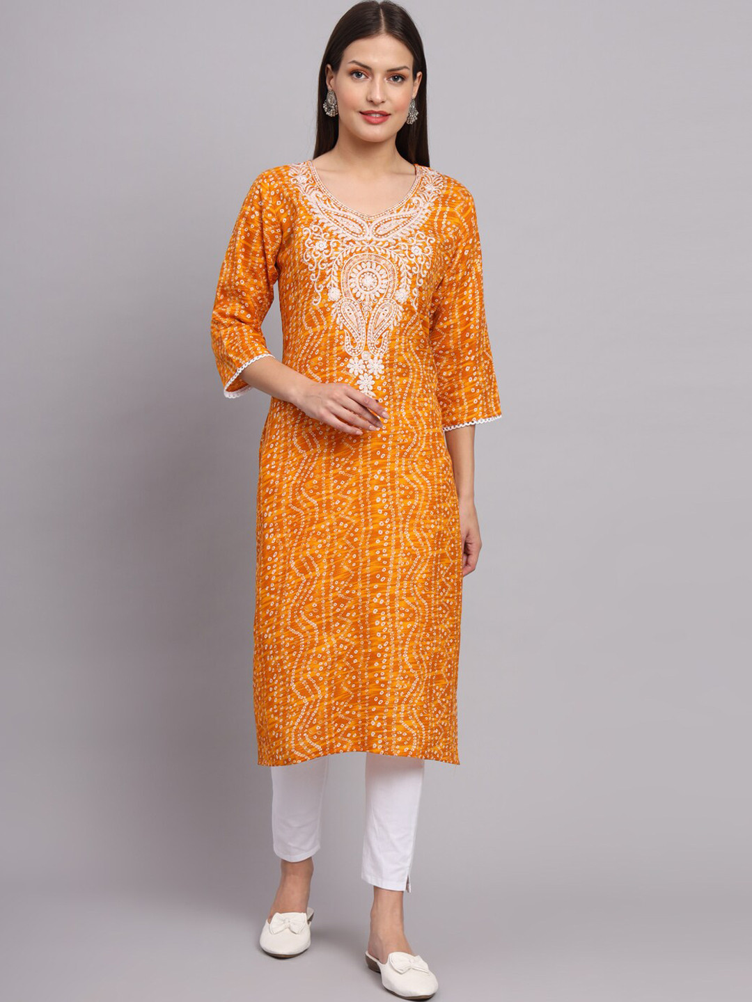 

VAIRAGEE Bandhani Printed Thread Work Straight Kurta, Orange