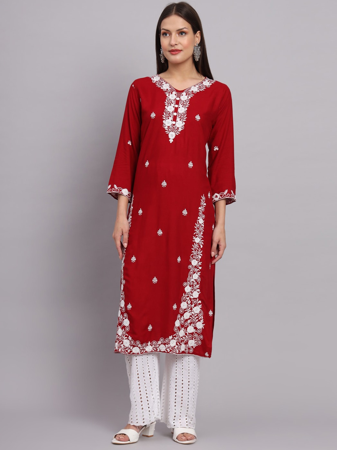 

VAIRAGEE Floral Embroidered Thread Work Straight Kurta, Red