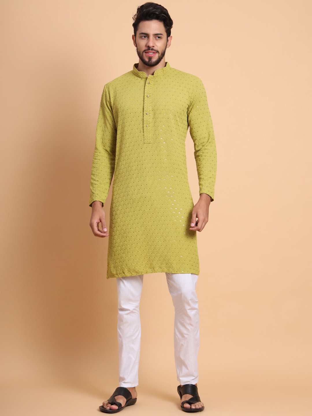 

SWAGG INDIA Mandarin Collar Ethnic Motif Embroidered Thread Work Kurta, Green