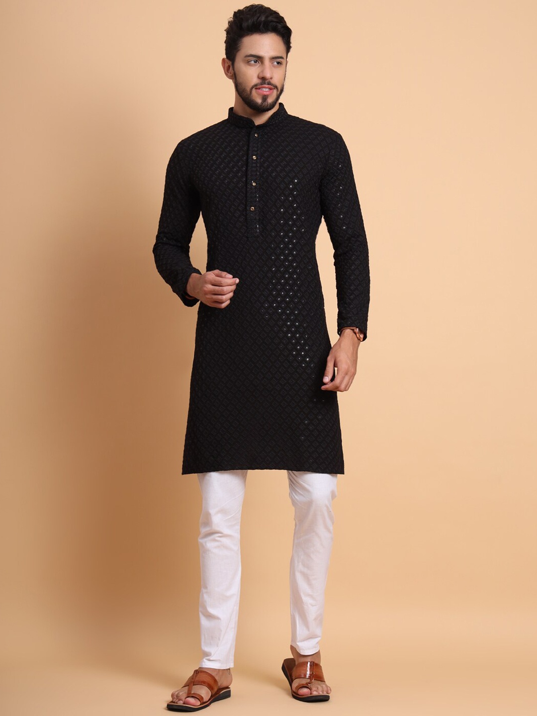 

SWAGG INDIA Mandarin Collar Ethnic Motif Embroidered Thread Work Kurta, Black