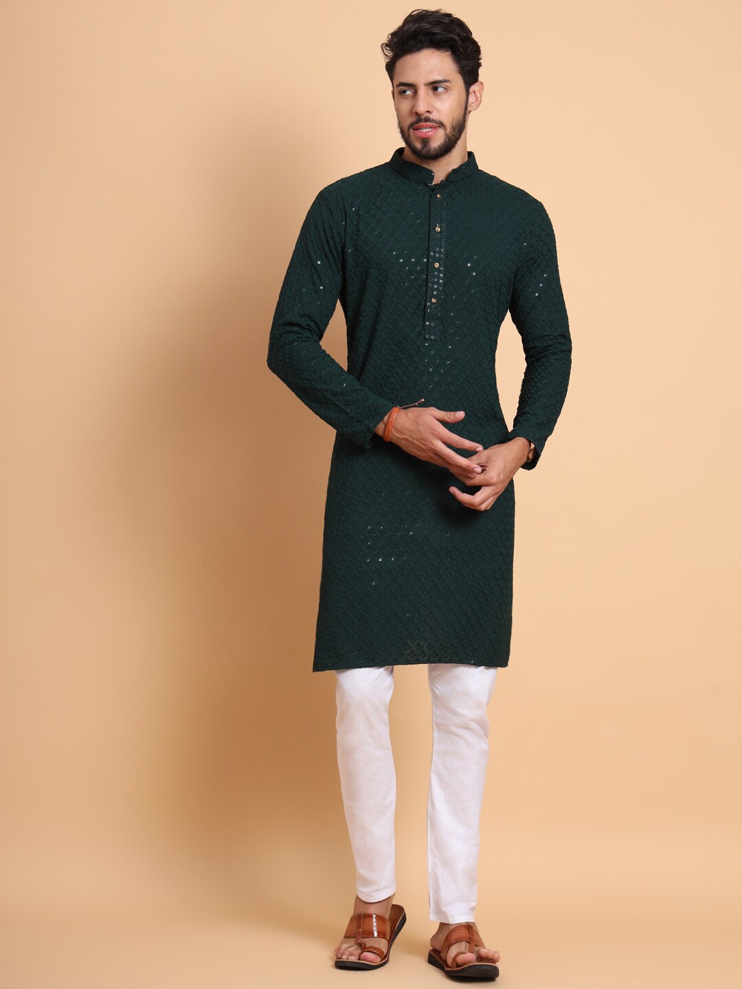 

SWAGG INDIA Mandarin Collar Ethnic Motif Embroidered Thread Work Kurta, Green