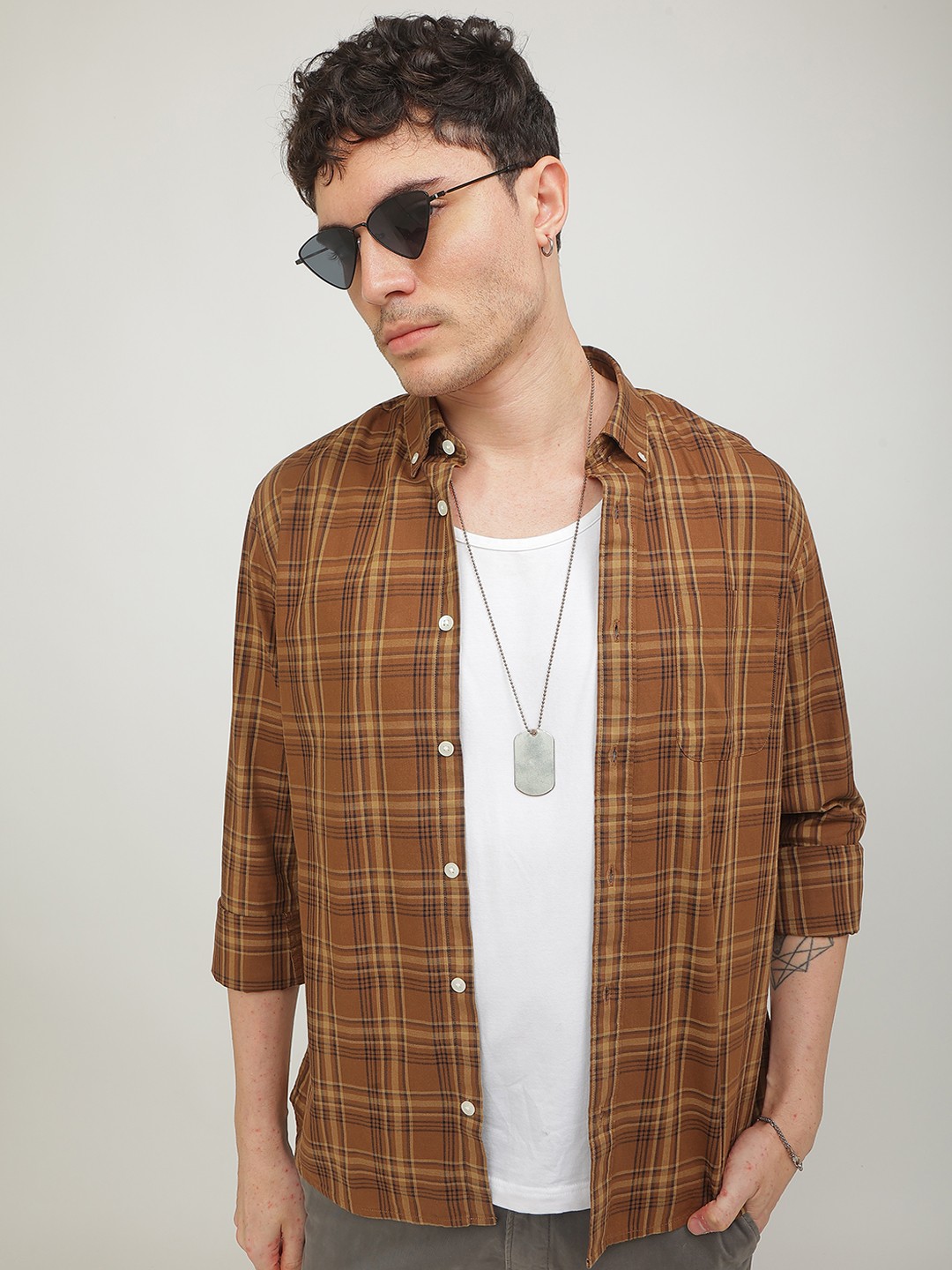 

Snitch Brown Standard Slim Fit Checked Pure Cotton Casual Shirt