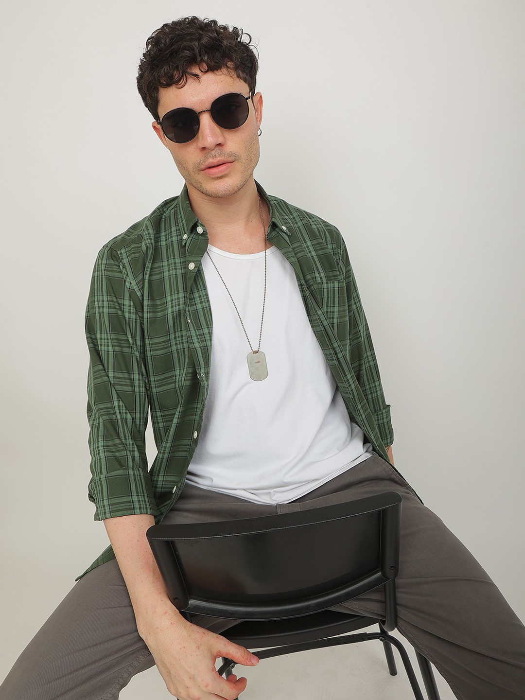 

Snitch Green Standard Slim Fit Tartan Checked Pure Cotton Casual Shirt