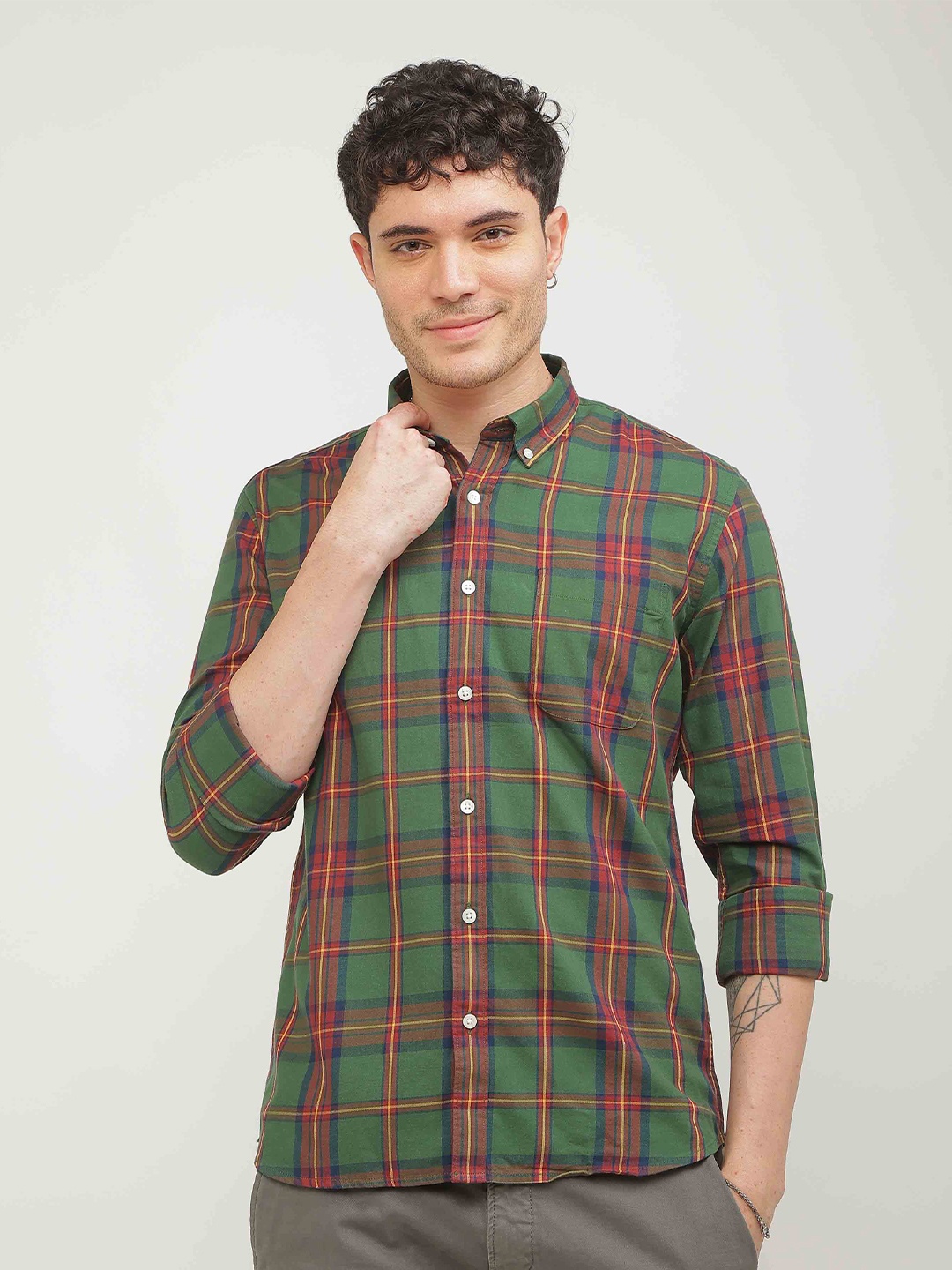 

Snitch Green Standard Slim Fit Tartan Checked Pure Cotton Casual Shirt