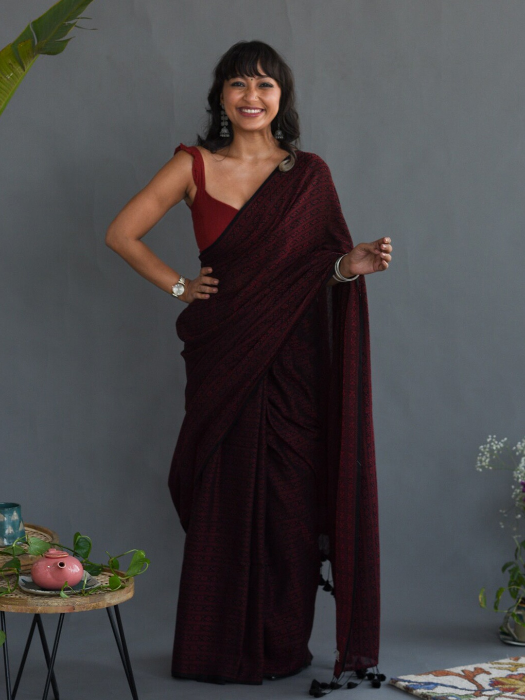 

Suta Geometric Woven Design Saree, Red