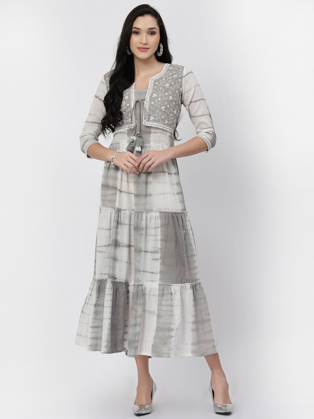 

YELLOW CLOUD Tie & Dye Printed Gathered Tiered Cotton A-Line Midi Dress With Jacket, White