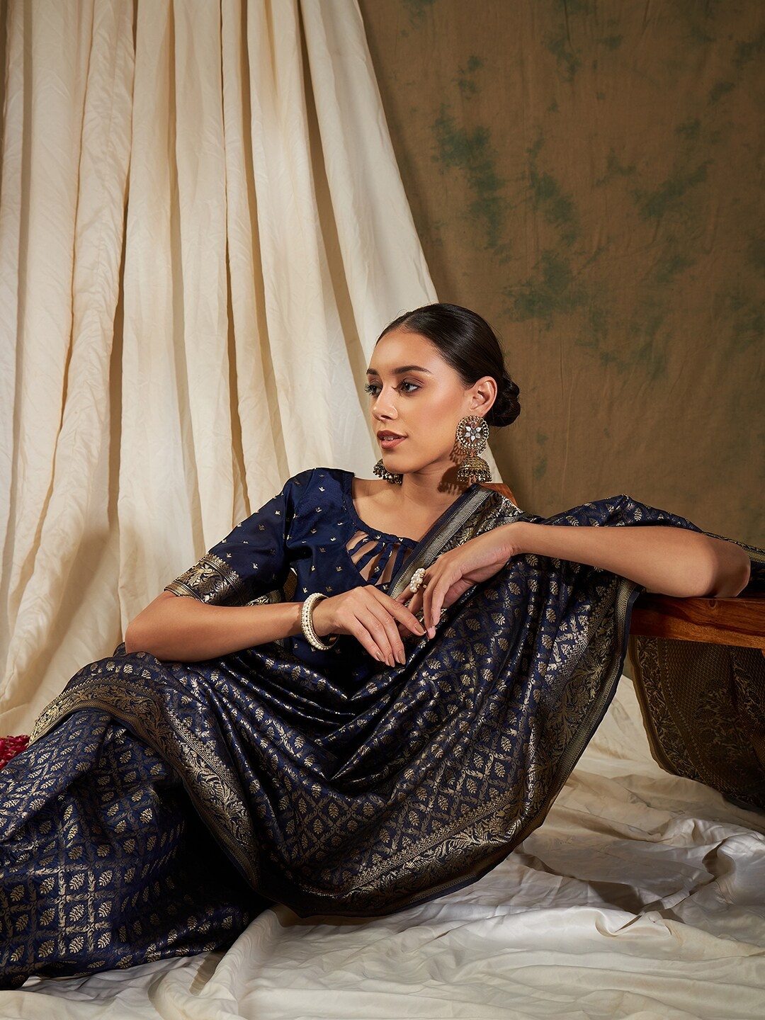 

Sangria Navy Blue & Gold-Toned Floral Woven Design Zari Kanjeevaram Saree