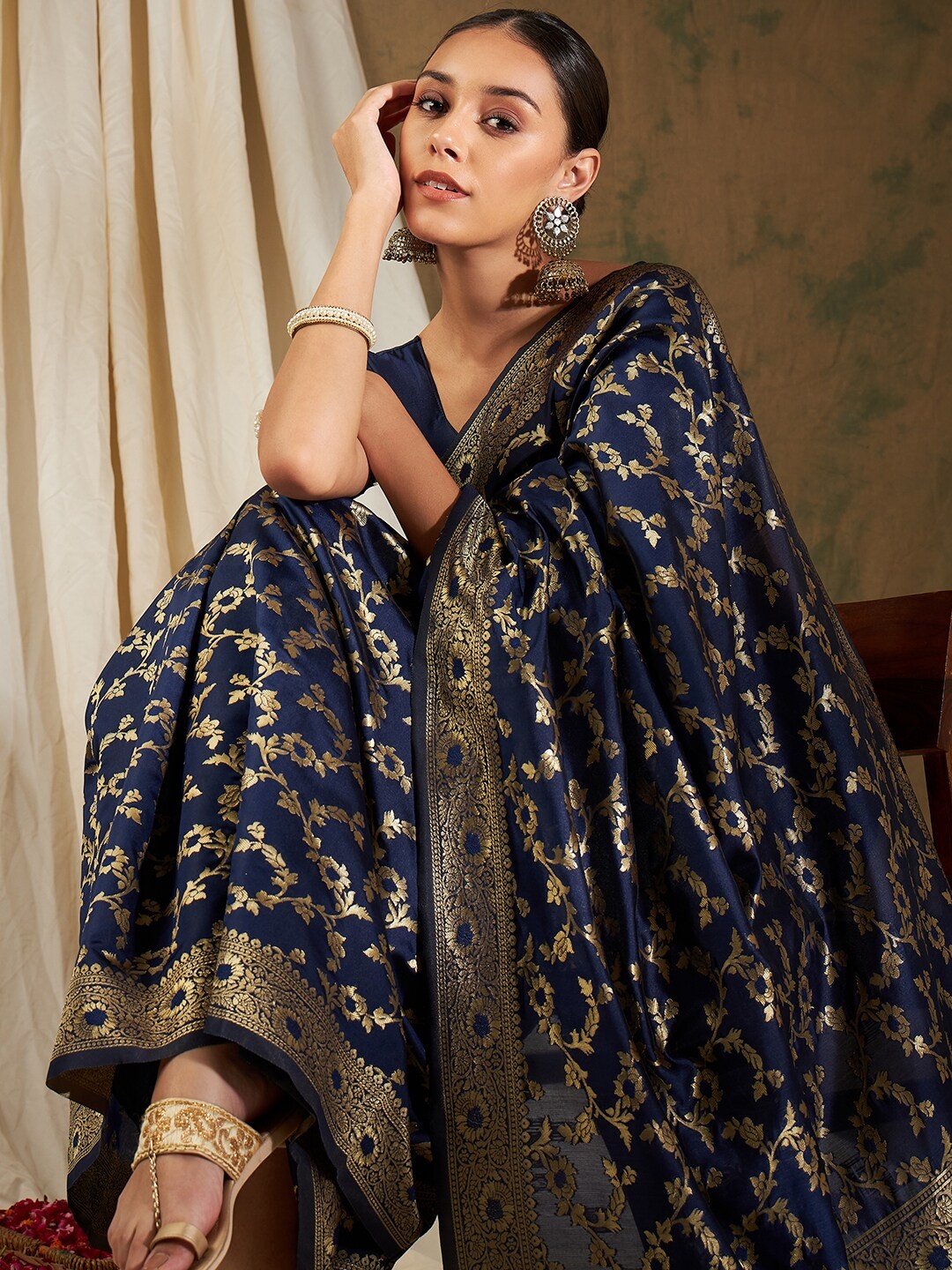 

Sangria Navy Blue & Gold-Toned Floral Woven Design Zari Silk Blend Banarasi Saree