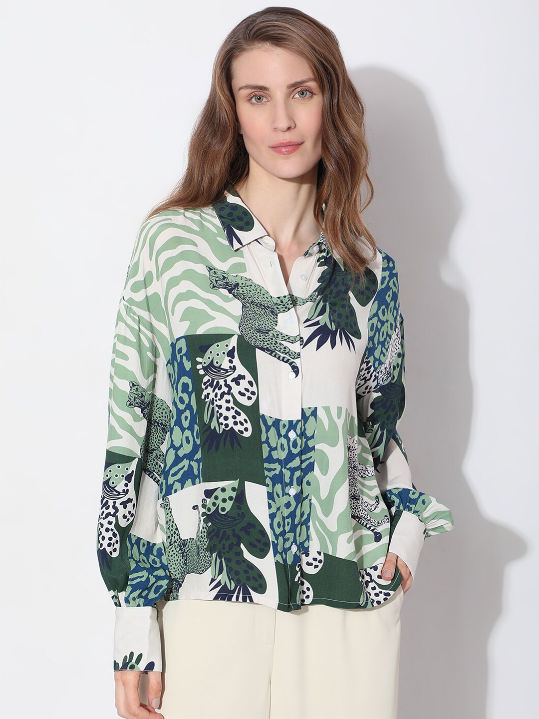 

Vero Moda Graphic Printed Casual Shirt, White