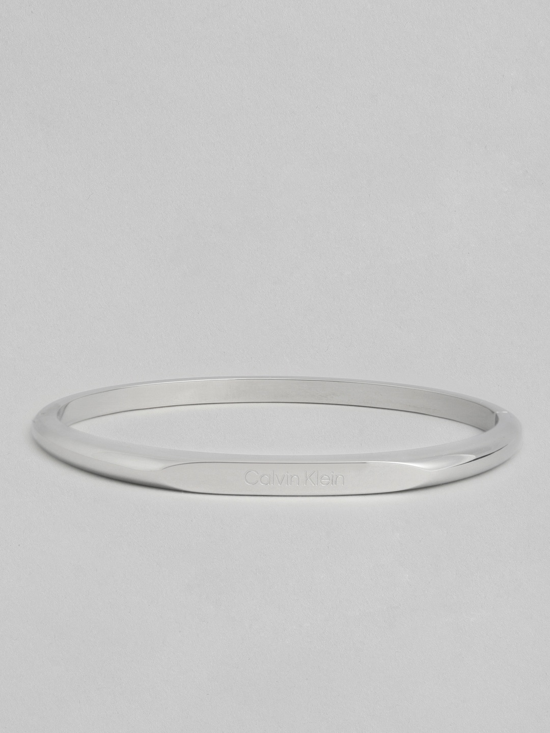 

Calvin Klein Women Faceted Bar Bangle, Silver