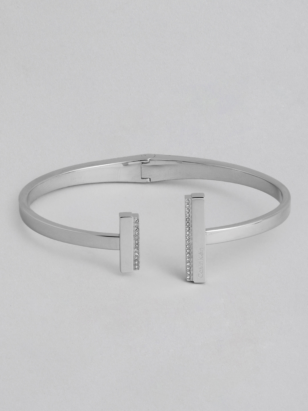 

Calvin Klein Women Minimal Linear Crystal Studded Bangle, Silver
