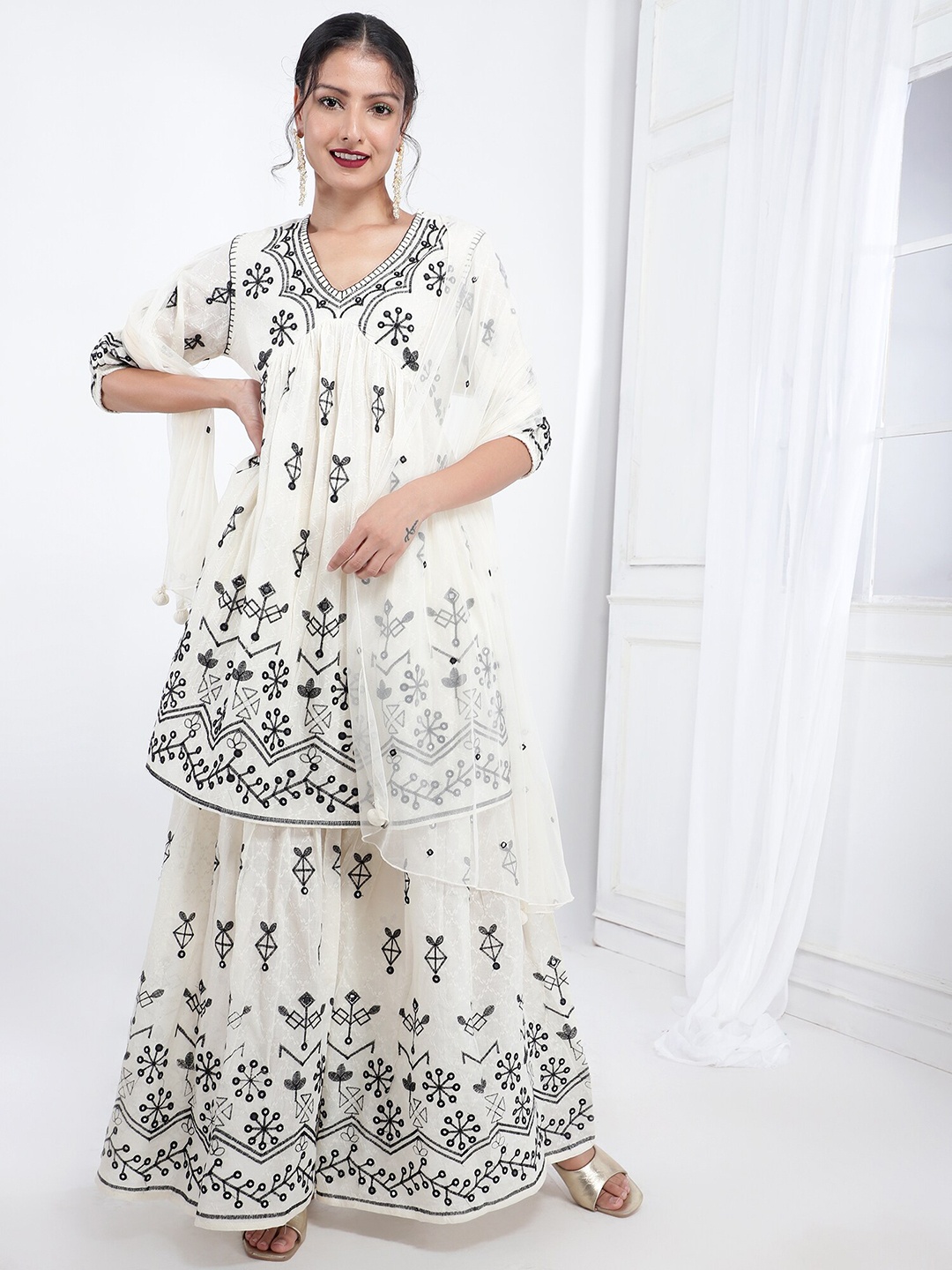 

Bani Women Ethnic Motifs Embroidered Regular Thread Work Pure Cotton Kurta with Trousers, Cream