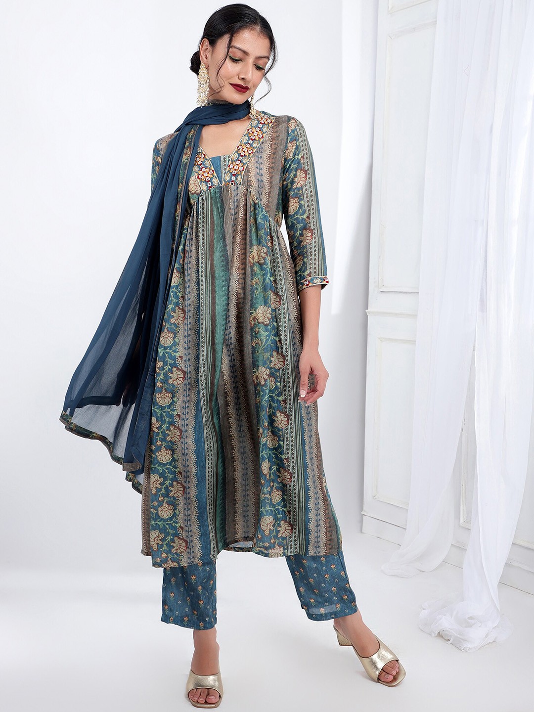

Bani Women Floral Printed Empire Thread Work Kurta with Trousers & Dupatta, Blue