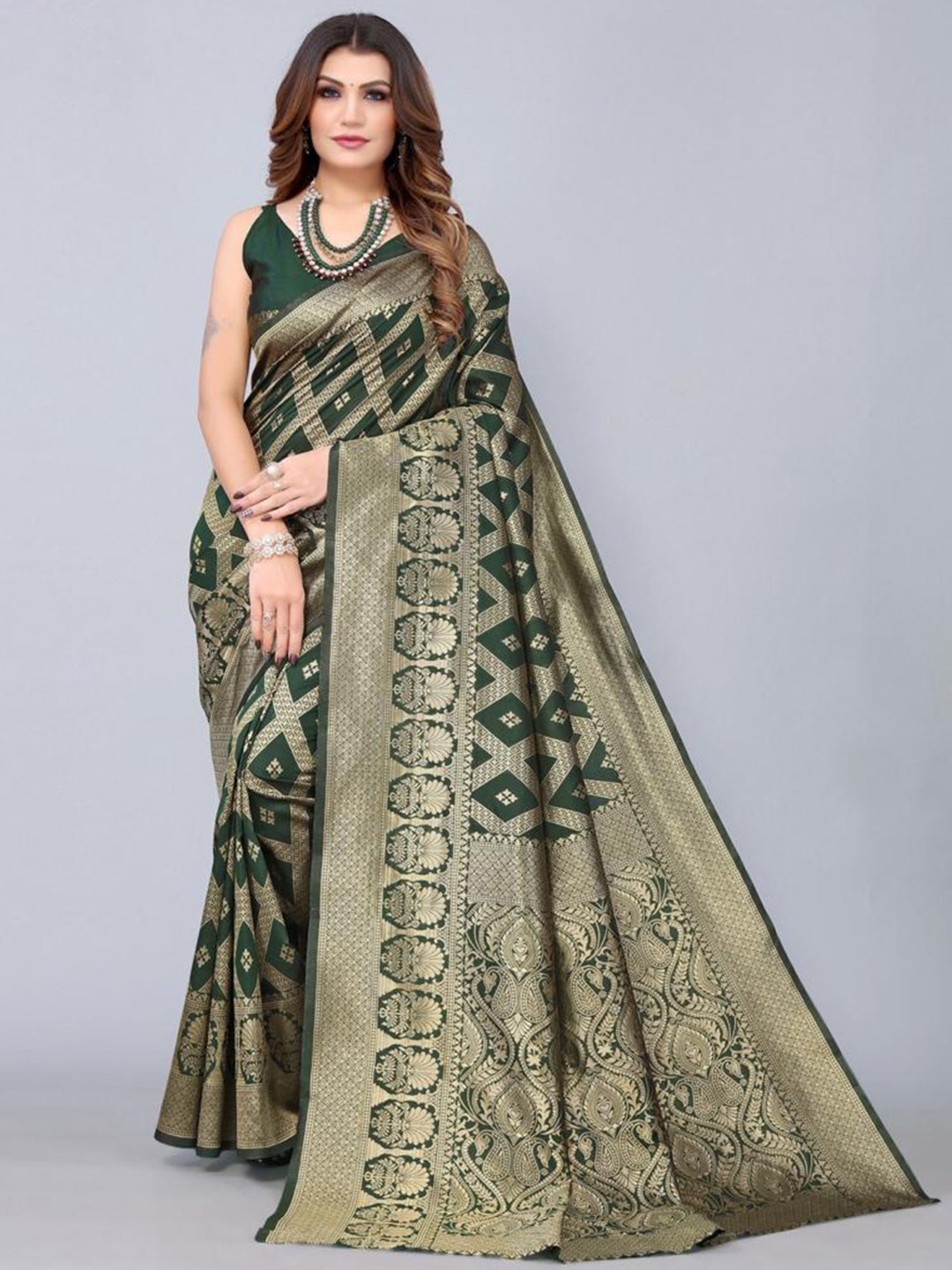 

MAGMINA Woven Design Zari Banarasi Saree, Green