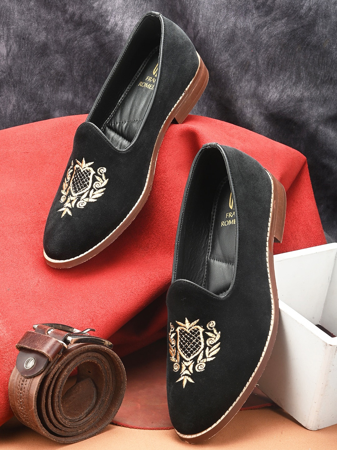 

FRANKROMELLO Men Ethnic Embroidered Lightweight Velvet Mojaris, Black