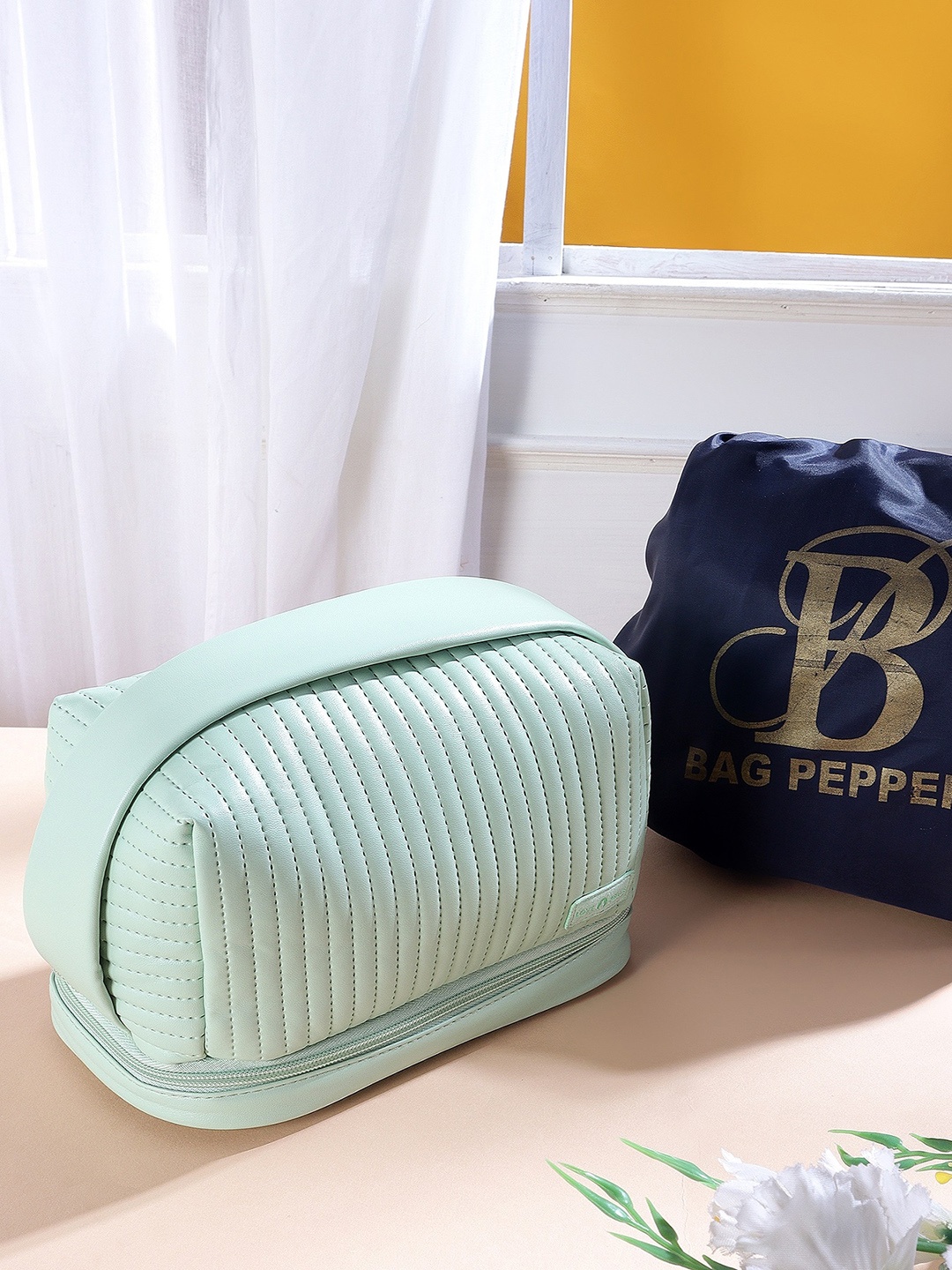 

Bag Pepper Women Textured Travel Pouch, Green