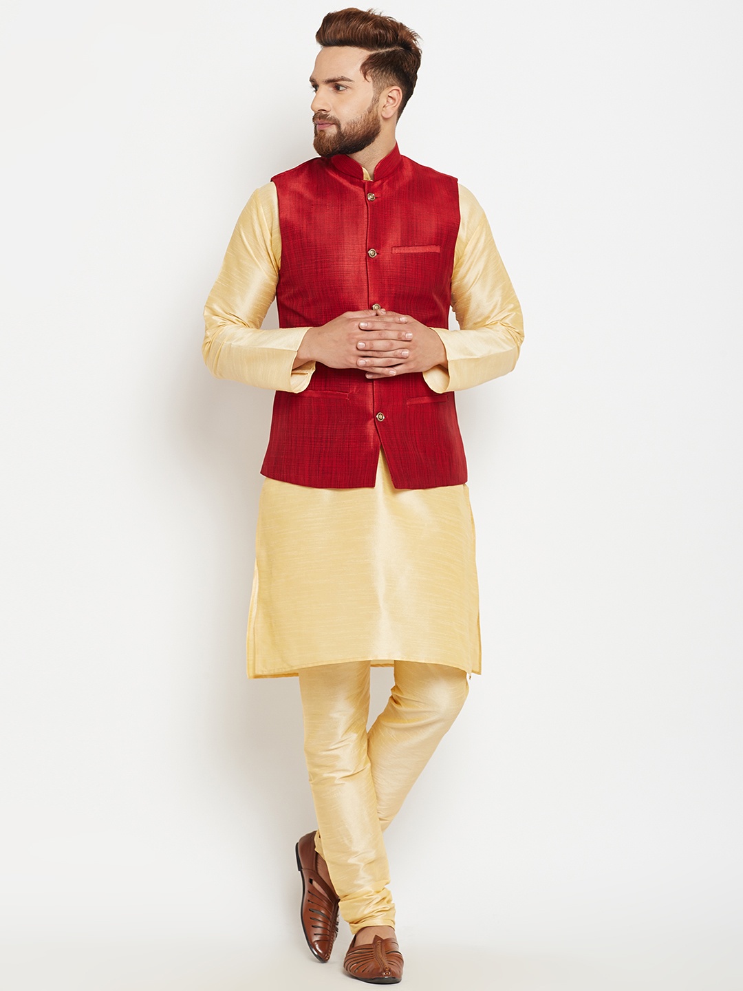 

SOJANYA Men Gold-Toned & Maroon Self Design Kurta with Pyjamas and Nehru Jacket